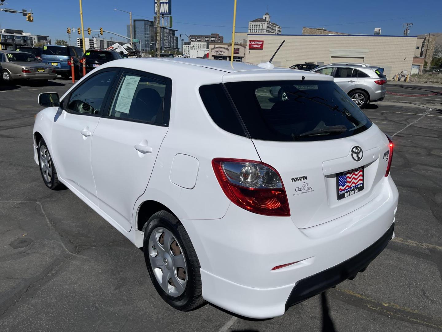 2009 Galaxy White /Black Toyota Matrix S 5-Speed AT (2T1KE40E69C) with an 2.4L L4 engine, Automatic with Overdrive transmission, located at 801 South State Street, Salt Lake City, UT, 84111, (801) 328-0098, 40.751953, -111.888206 - Clean title! No reported accidents on the Carfax vehicle history report! Great gas saver! 26 mpg city and 32 mpg highway!!! Great commuter must see!!! Features: Cloth Seats, ABS Brakes, Auxiliary Audio Input, Power Locks, Side Airbags, AM/FM Stereo, CD Audio, Power Mirrors, Air Conditioning, Cruise - Photo#7