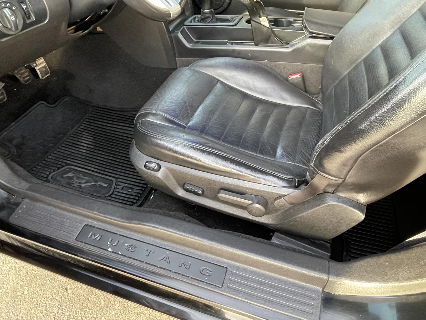 2007 Black /Black Ford Mustang GT Deluxe Coupe (1ZVFT82H975) with an 4.6L V8 SOHC 24V engine, Manual transmission, located at 801 South State Street, Salt Lake City, UT, 84111, (801) 328-0098, 40.751953, -111.888206 - Clean title! Originally from dry climate area according to the Carfax has only been in Utah since 2018! Dry climate clean car in great condition. Very nice clean car in great condition!!! GT Deluxe with nice leather, nice wheels and air intake! Features: Alloy Wheels, Bluetooth Technology, Leather - Photo#14