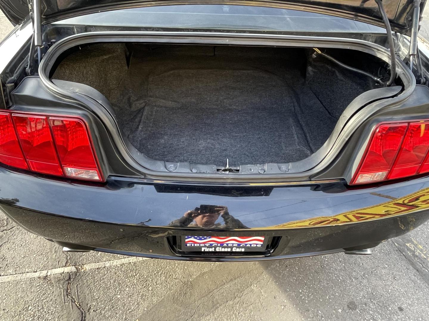 2007 Black /Black Ford Mustang GT Deluxe Coupe (1ZVFT82H975) with an 4.6L V8 SOHC 24V engine, Manual transmission, located at 801 South State Street, Salt Lake City, UT, 84111, (801) 328-0098, 40.751953, -111.888206 - Clean title! Originally from dry climate area according to the Carfax has only been in Utah since 2018! Dry climate clean car in great condition. Very nice clean car in great condition!!! GT Deluxe with nice leather, nice wheels and air intake! Features: Alloy Wheels, Bluetooth Technology, Leather - Photo#22