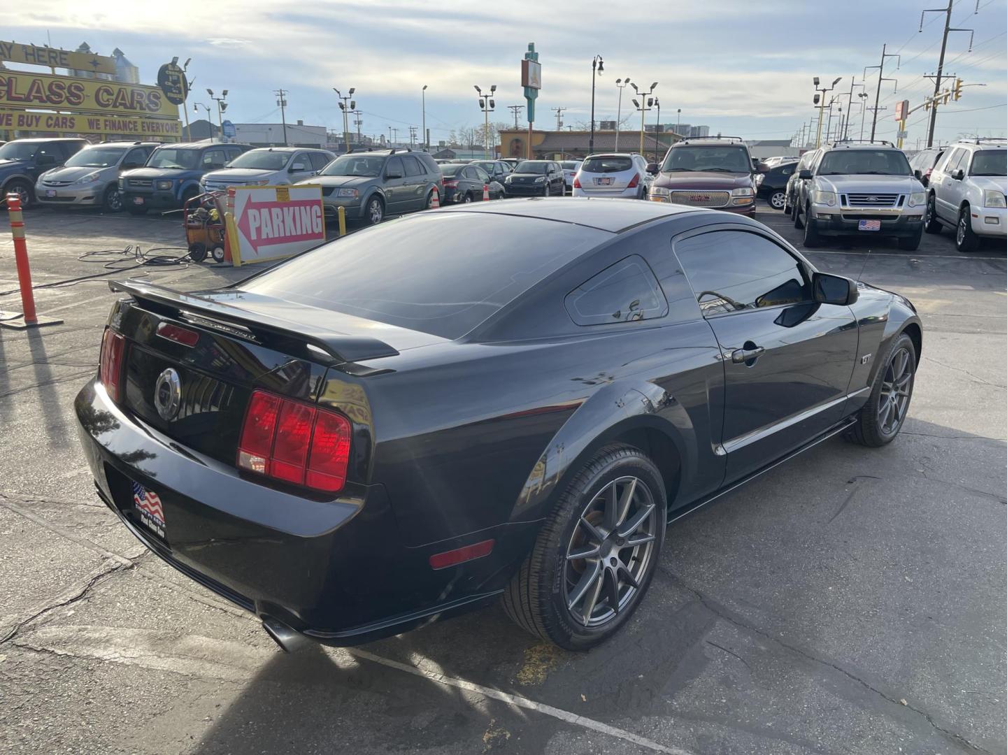 2007 Black /Black Ford Mustang GT Deluxe Coupe (1ZVFT82H975) with an 4.6L V8 SOHC 24V engine, Manual transmission, located at 801 South State Street, Salt Lake City, UT, 84111, (801) 328-0098, 40.751953, -111.888206 - Clean title! Originally from dry climate area according to the Carfax has only been in Utah since 2018! Dry climate clean car in great condition. Very nice clean car in great condition!!! GT Deluxe with nice leather, nice wheels and air intake! Features: Alloy Wheels, Bluetooth Technology, Leather - Photo#5