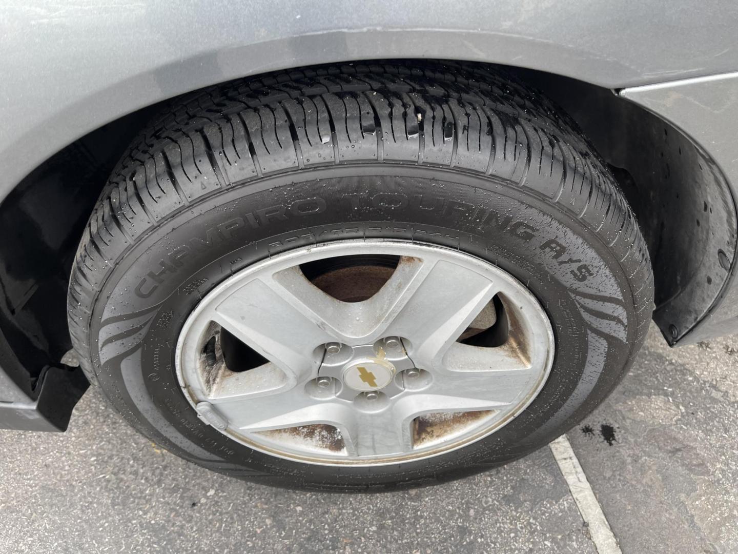 2005 Ingot Silver Metallic /Gray Chevrolet Malibu LS (1G1ZT52805F) with an 3.5L V6 OHV 12V engine, 4-Speed Automatic Overdrive transmission, located at 801 South State Street, Salt Lake City, UT, 84111, (801) 328-0098, 40.751953, -111.888206 - Clean title good reliable commuter vehicle for anyone looking for reliable transportation to go to and from work. Vehicle has passed emissions and ready to license. Features: 3.5 Liter V6 engine, Front wheel drive, automatic, power locks, power windows, cloth seats, am/fm/cd radio, power mirrors, - Photo#10