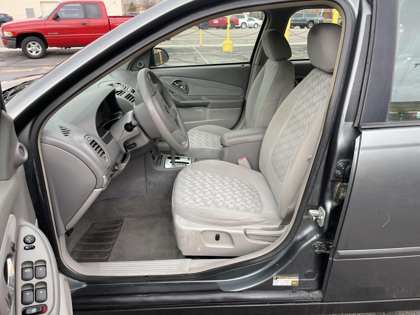 2005 Ingot Silver Metallic /Gray Chevrolet Malibu LS (1G1ZT52805F) with an 3.5L V6 OHV 12V engine, 4-Speed Automatic Overdrive transmission, located at 801 South State Street, Salt Lake City, UT, 84111, (801) 328-0098, 40.751953, -111.888206 - Clean title good reliable commuter vehicle for anyone looking for reliable transportation to go to and from work. Vehicle has passed emissions and ready to license. Features: 3.5 Liter V6 engine, Front wheel drive, automatic, power locks, power windows, cloth seats, am/fm/cd radio, power mirrors, - Photo#11