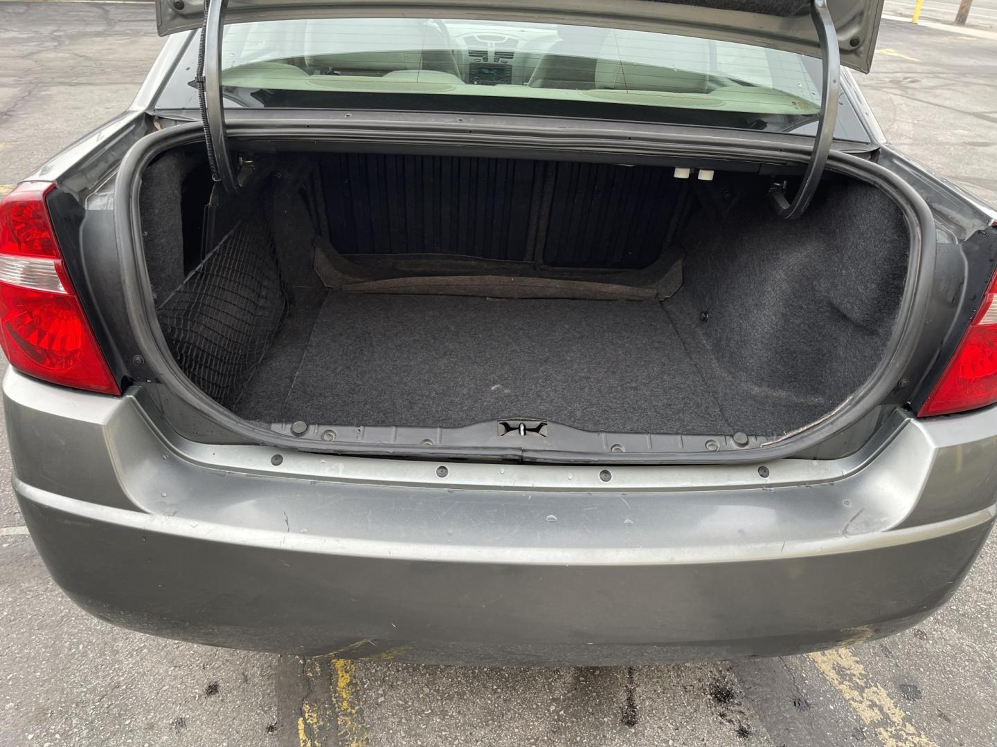 2005 Ingot Silver Metallic /Gray Chevrolet Malibu LS (1G1ZT52805F) with an 3.5L V6 OHV 12V engine, 4-Speed Automatic Overdrive transmission, located at 801 South State Street, Salt Lake City, UT, 84111, (801) 328-0098, 40.751953, -111.888206 - Clean title good reliable commuter vehicle for anyone looking for reliable transportation to go to and from work. Vehicle has passed emissions and ready to license. Features: 3.5 Liter V6 engine, Front wheel drive, automatic, power locks, power windows, cloth seats, am/fm/cd radio, power mirrors, - Photo#17