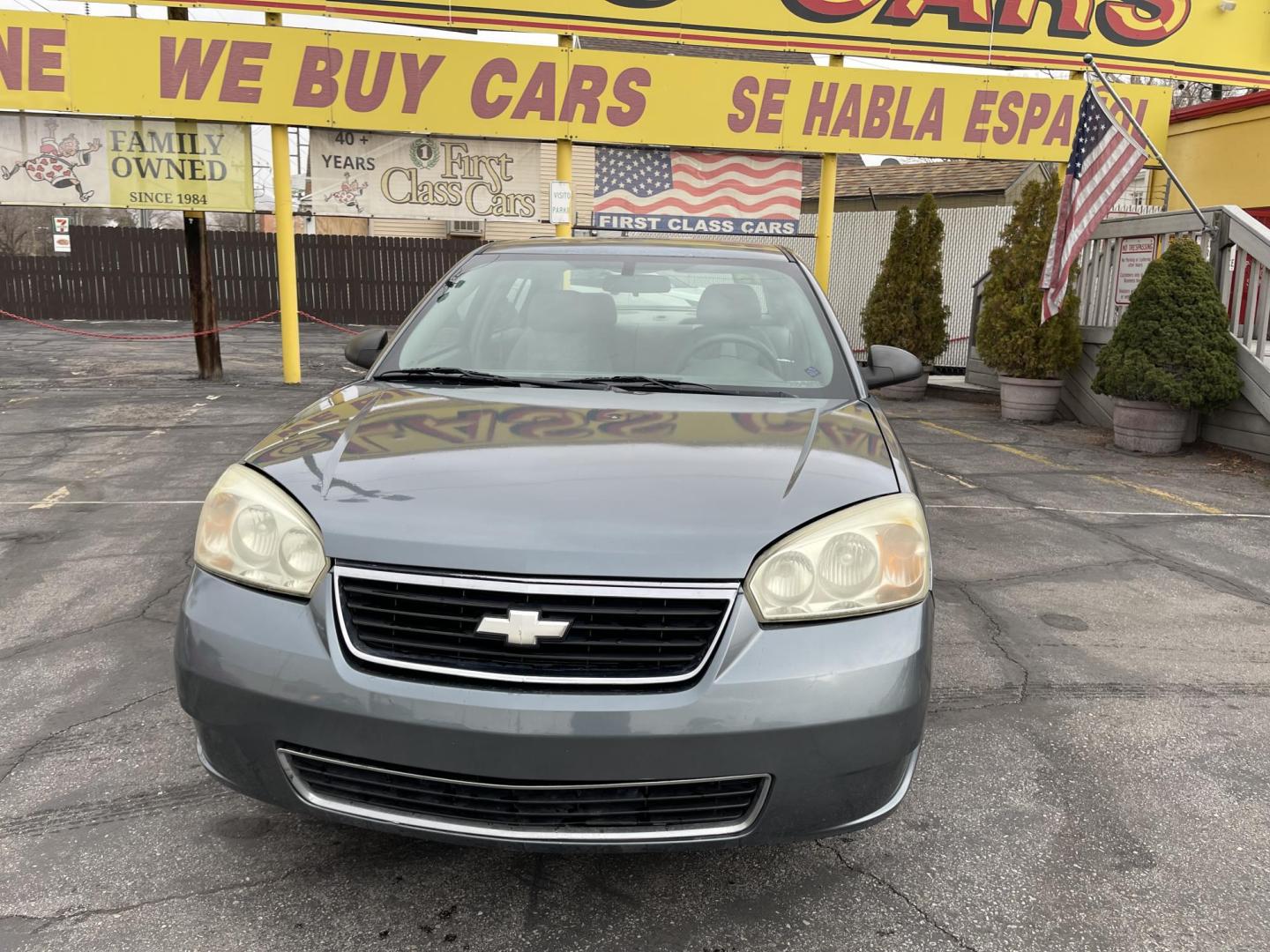 2005 Ingot Silver Metallic /Gray Chevrolet Malibu LS (1G1ZT52805F) with an 3.5L V6 OHV 12V engine, 4-Speed Automatic Overdrive transmission, located at 801 South State Street, Salt Lake City, UT, 84111, (801) 328-0098, 40.751953, -111.888206 - Clean title good reliable commuter vehicle for anyone looking for reliable transportation to go to and from work. Vehicle has passed emissions and ready to license. Features: 3.5 Liter V6 engine, Front wheel drive, automatic, power locks, power windows, cloth seats, am/fm/cd radio, power mirrors, - Photo#2