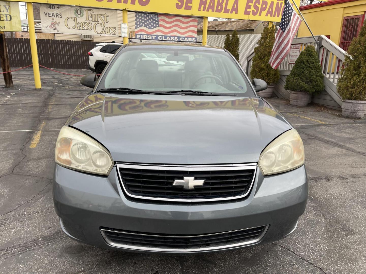 2005 Ingot Silver Metallic /Gray Chevrolet Malibu LS (1G1ZT52805F) with an 3.5L V6 OHV 12V engine, 4-Speed Automatic Overdrive transmission, located at 801 South State Street, Salt Lake City, UT, 84111, (801) 328-0098, 40.751953, -111.888206 - Clean title good reliable commuter vehicle for anyone looking for reliable transportation to go to and from work. Vehicle has passed emissions and ready to license. Features: 3.5 Liter V6 engine, Front wheel drive, automatic, power locks, power windows, cloth seats, am/fm/cd radio, power mirrors, - Photo#3