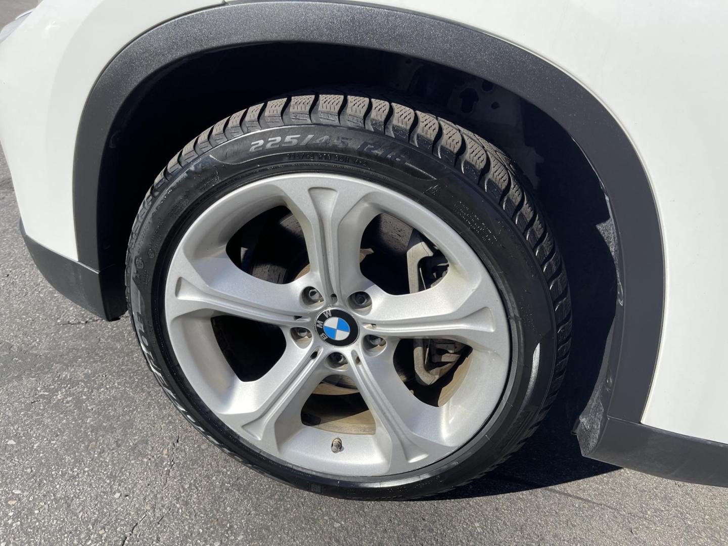 2013 Super White /Tan BMW X1 xDrive35i (WBAVM5C51DV) with an 3.0L L6 DOHC 24V engine, 6-Speed Automatic transmission, located at 801 South State Street, Salt Lake City, UT, 84111, (801) 328-0098, 40.751953, -111.888206 - Super clean immaculate condition inside and out! AWD great all year SUV! Clean title! Hard to find car! No accidents on Carfax! Only 2 previous owners! Originally from Florida according to Carfax it came to Utah with the second owner. Features: 4WD/AWD, Memory Seat(s), Alloy Wheels, Navigation Syst - Photo#13
