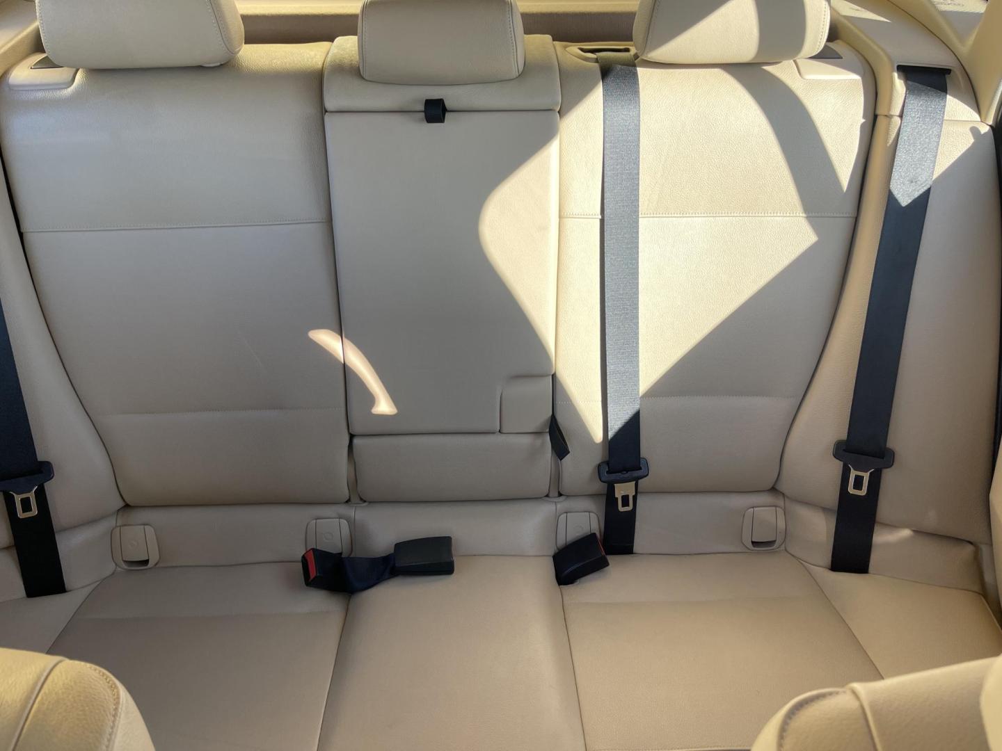 2013 Super White /Tan BMW X1 xDrive35i (WBAVM5C51DV) with an 3.0L L6 DOHC 24V engine, 6-Speed Automatic transmission, located at 801 South State Street, Salt Lake City, UT, 84111, (801) 328-0098, 40.751953, -111.888206 - Super clean immaculate condition inside and out! AWD great all year SUV! Clean title! Hard to find car! No accidents on Carfax! Only 2 previous owners! Originally from Florida according to Carfax it came to Utah with the second owner. Features: 4WD/AWD, Memory Seat(s), Alloy Wheels, Navigation Syst - Photo#20