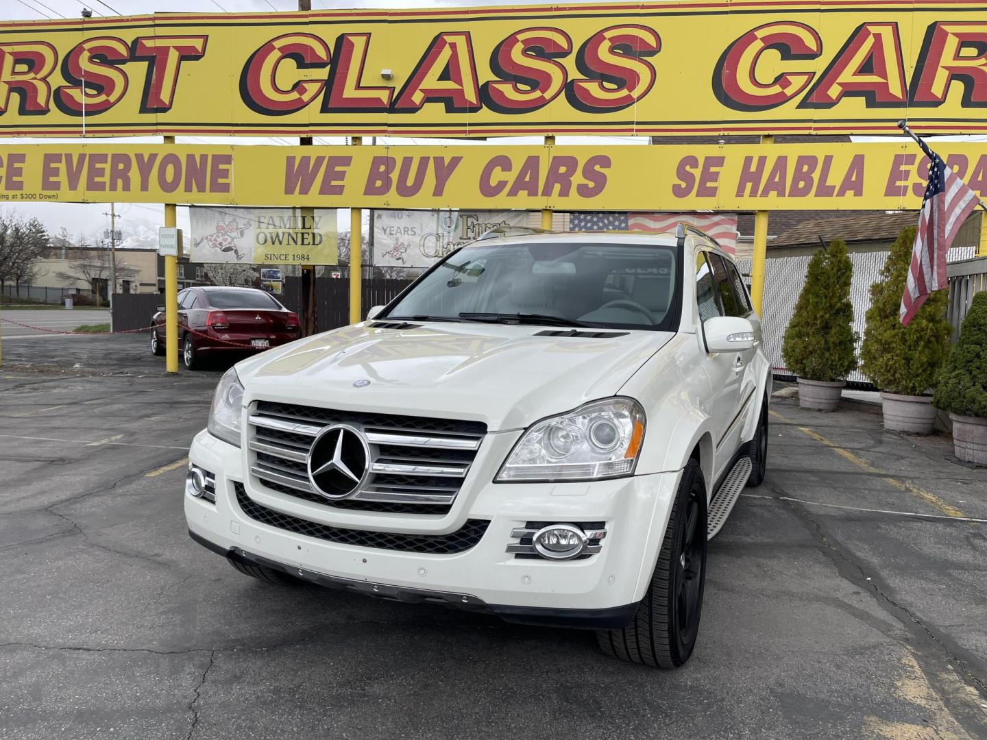 2008 Super White /Tan Mercedes-Benz GL-Class GL550 (4JGBF86E98A) with an 5.5L V8 DOHC 32V engine, 7-Speed Automatic Overdrive transmission, located at 801 South State Street, Salt Lake City, UT, 84111, (801) 328-0098, 40.751953, -111.888206 - Loaded with every feature made on this model lots of extras!!! Immaculate condition hard find for sure to get one this clean that is in excellent condition for the year, make and miles! This is a gem. Perfect all around family vehicle! Features: 20 Inch Plus Wheels, Power Hatch/Deck Lid, 4WD/AWD, - Photo#1