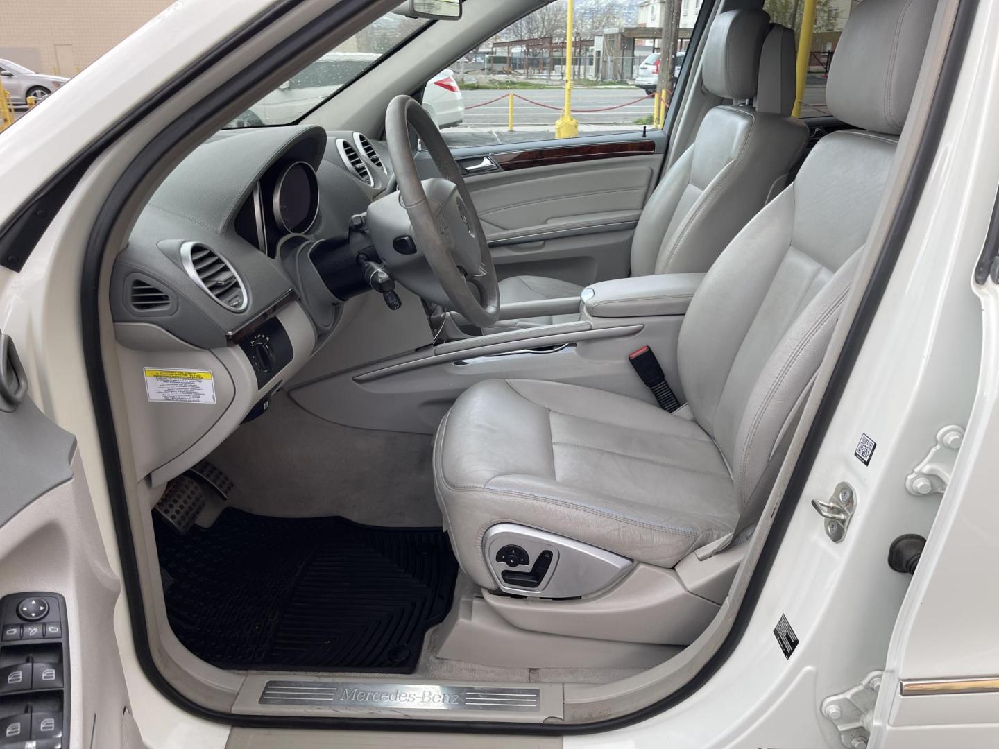2008 Super White /Tan Mercedes-Benz GL-Class GL550 (4JGBF86E98A) with an 5.5L V8 DOHC 32V engine, 7-Speed Automatic Overdrive transmission, located at 801 South State Street, Salt Lake City, UT, 84111, (801) 328-0098, 40.751953, -111.888206 - Loaded with every feature made on this model lots of extras!!! Immaculate condition hard find for sure to get one this clean that is in excellent condition for the year, make and miles! This is a gem. Perfect all around family vehicle! Features: 20 Inch Plus Wheels, Power Hatch/Deck Lid, 4WD/AWD, - Photo#13