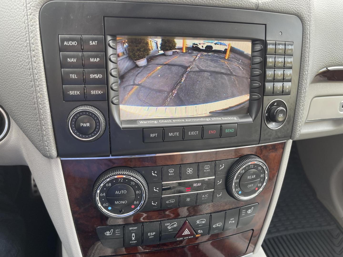 2008 Super White /Tan Mercedes-Benz GL-Class GL550 (4JGBF86E98A) with an 5.5L V8 DOHC 32V engine, 7-Speed Automatic Overdrive transmission, located at 801 South State Street, Salt Lake City, UT, 84111, (801) 328-0098, 40.751953, -111.888206 - Loaded with every feature made on this model lots of extras!!! Immaculate condition hard find for sure to get one this clean that is in excellent condition for the year, make and miles! This is a gem. Perfect all around family vehicle! Features: 20 Inch Plus Wheels, Power Hatch/Deck Lid, 4WD/AWD, - Photo#22