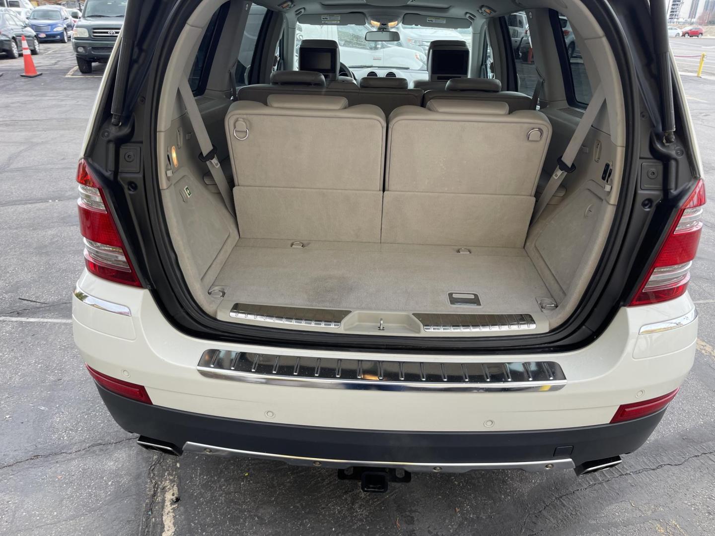 2008 Super White /Tan Mercedes-Benz GL-Class GL550 (4JGBF86E98A) with an 5.5L V8 DOHC 32V engine, 7-Speed Automatic Overdrive transmission, located at 801 South State Street, Salt Lake City, UT, 84111, (801) 328-0098, 40.751953, -111.888206 - Loaded with every feature made on this model lots of extras!!! Immaculate condition hard find for sure to get one this clean that is in excellent condition for the year, make and miles! This is a gem. Perfect all around family vehicle! Features: 20 Inch Plus Wheels, Power Hatch/Deck Lid, 4WD/AWD, - Photo#25