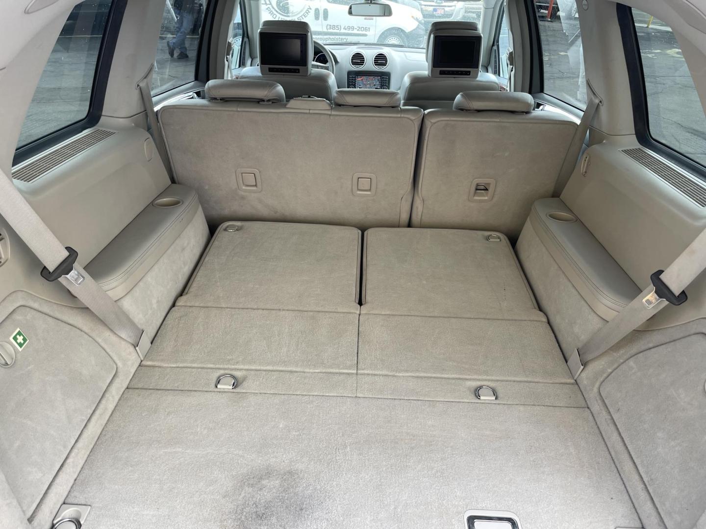 2008 Super White /Tan Mercedes-Benz GL-Class GL550 (4JGBF86E98A) with an 5.5L V8 DOHC 32V engine, 7-Speed Automatic Overdrive transmission, located at 801 South State Street, Salt Lake City, UT, 84111, (801) 328-0098, 40.751953, -111.888206 - Loaded with every feature made on this model lots of extras!!! Immaculate condition hard find for sure to get one this clean that is in excellent condition for the year, make and miles! This is a gem. Perfect all around family vehicle! Features: 20 Inch Plus Wheels, Power Hatch/Deck Lid, 4WD/AWD, - Photo#27