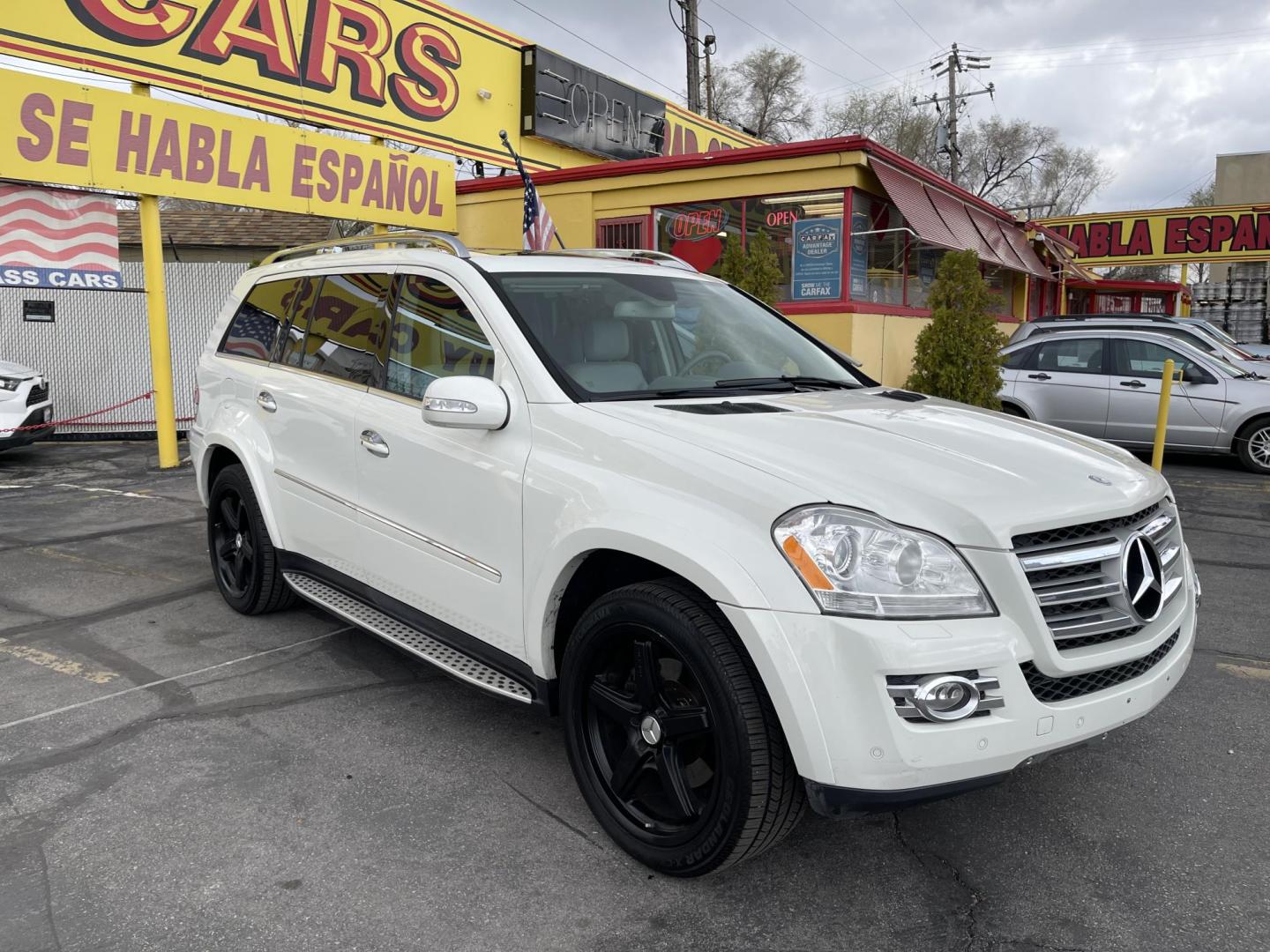 2008 Super White /Tan Mercedes-Benz GL-Class GL550 (4JGBF86E98A) with an 5.5L V8 DOHC 32V engine, 7-Speed Automatic Overdrive transmission, located at 801 South State Street, Salt Lake City, UT, 84111, (801) 328-0098, 40.751953, -111.888206 - Loaded with every feature made on this model lots of extras!!! Immaculate condition hard find for sure to get one this clean that is in excellent condition for the year, make and miles! This is a gem. Perfect all around family vehicle! Features: 20 Inch Plus Wheels, Power Hatch/Deck Lid, 4WD/AWD, - Photo#3