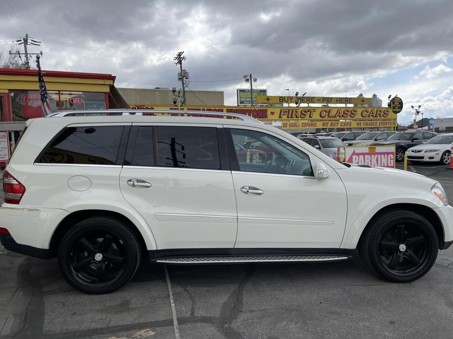 2008 Super White /Tan Mercedes-Benz GL-Class GL550 (4JGBF86E98A) with an 5.5L V8 DOHC 32V engine, 7-Speed Automatic Overdrive transmission, located at 801 South State Street, Salt Lake City, UT, 84111, (801) 328-0098, 40.751953, -111.888206 - Loaded with every feature made on this model lots of extras!!! Immaculate condition hard find for sure to get one this clean that is in excellent condition for the year, make and miles! This is a gem. Perfect all around family vehicle! Features: 20 Inch Plus Wheels, Power Hatch/Deck Lid, 4WD/AWD, - Photo#5