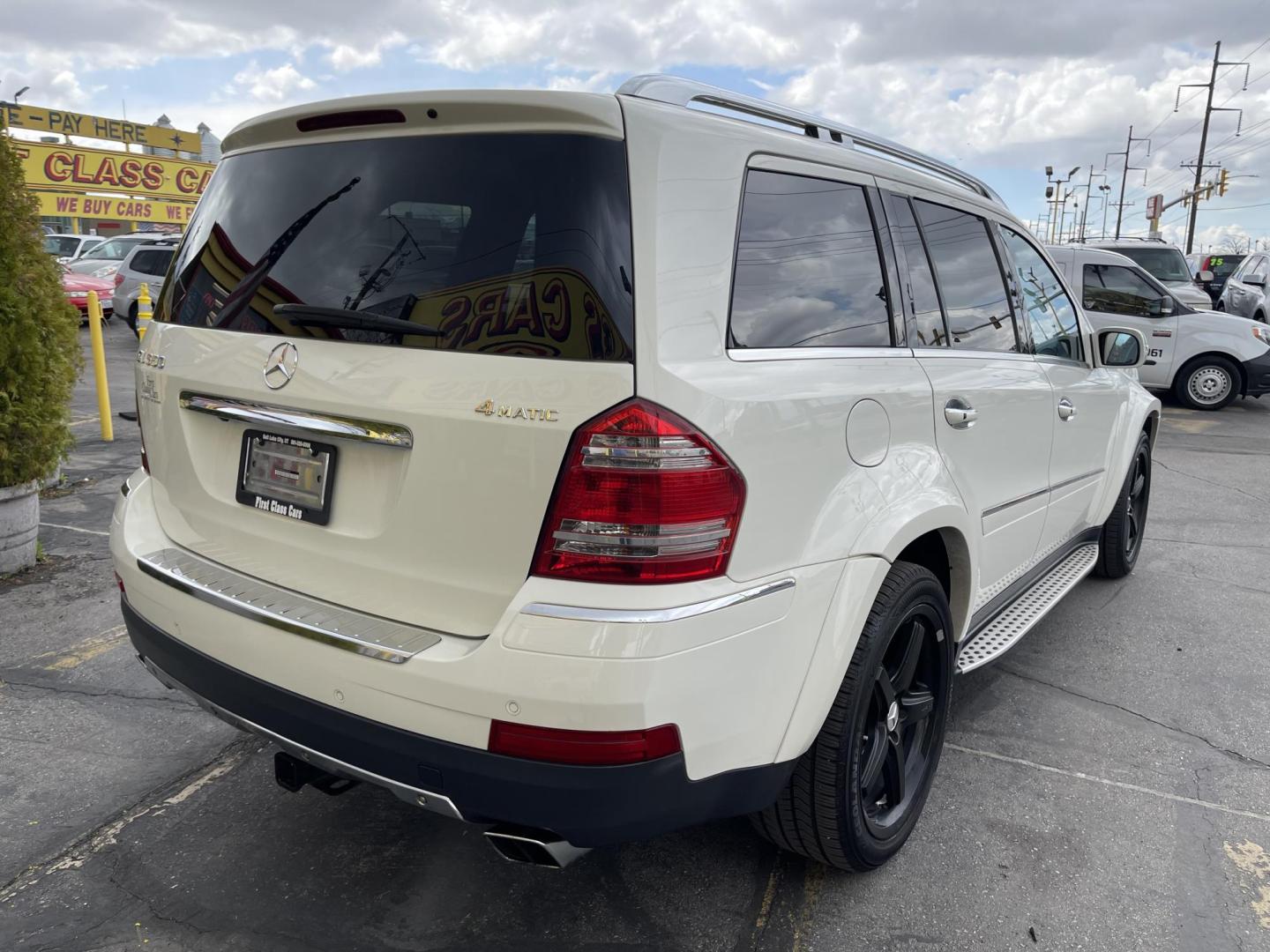 2008 Super White /Tan Mercedes-Benz GL-Class GL550 (4JGBF86E98A) with an 5.5L V8 DOHC 32V engine, 7-Speed Automatic Overdrive transmission, located at 801 South State Street, Salt Lake City, UT, 84111, (801) 328-0098, 40.751953, -111.888206 - Loaded with every feature made on this model lots of extras!!! Immaculate condition hard find for sure to get one this clean that is in excellent condition for the year, make and miles! This is a gem. Perfect all around family vehicle! Features: 20 Inch Plus Wheels, Power Hatch/Deck Lid, 4WD/AWD, - Photo#6