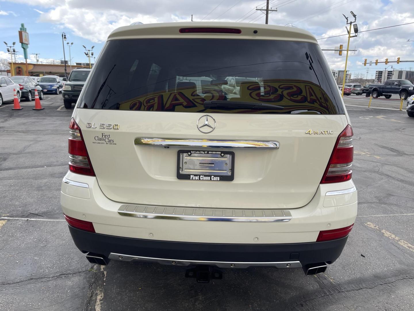 2008 Super White /Tan Mercedes-Benz GL-Class GL550 (4JGBF86E98A) with an 5.5L V8 DOHC 32V engine, 7-Speed Automatic Overdrive transmission, located at 801 South State Street, Salt Lake City, UT, 84111, (801) 328-0098, 40.751953, -111.888206 - Loaded with every feature made on this model lots of extras!!! Immaculate condition hard find for sure to get one this clean that is in excellent condition for the year, make and miles! This is a gem. Perfect all around family vehicle! Features: 20 Inch Plus Wheels, Power Hatch/Deck Lid, 4WD/AWD, - Photo#7