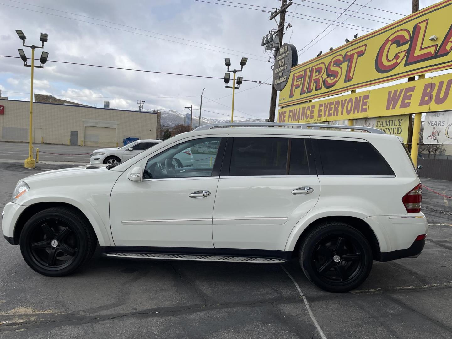 2008 Super White /Tan Mercedes-Benz GL-Class GL550 (4JGBF86E98A) with an 5.5L V8 DOHC 32V engine, 7-Speed Automatic Overdrive transmission, located at 801 South State Street, Salt Lake City, UT, 84111, (801) 328-0098, 40.751953, -111.888206 - Loaded with every feature made on this model lots of extras!!! Immaculate condition hard find for sure to get one this clean that is in excellent condition for the year, make and miles! This is a gem. Perfect all around family vehicle! Features: 20 Inch Plus Wheels, Power Hatch/Deck Lid, 4WD/AWD, - Photo#9