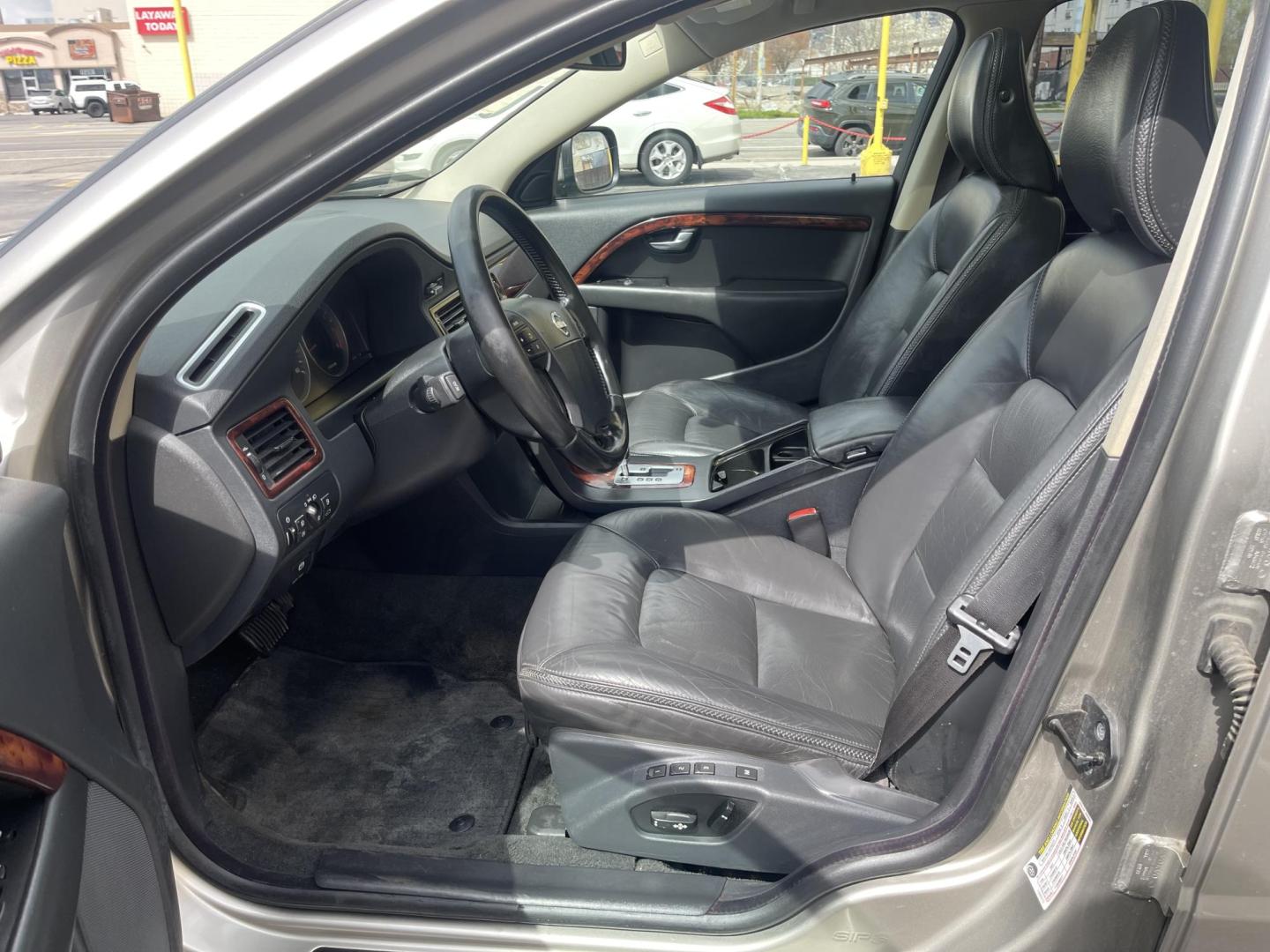 2008 Galaxy Silver Metallic /BLACK Volvo XC70 Cross Country (YV4BZ982181) with an 2.5L L5 DOHC 20V TURBO engine, 5-Speed Automatic transmission, located at 801 South State Street, Salt Lake City, UT, 84111, (801) 328-0098, 40.751953, -111.888206 - Clean title! Clean Carfax no accidents vehicle has been regularly serviced and maintained according to Carfax full service report is included on the Carfax report. Hard car to find for this age in this clean of condition. Features: 4WD/AWD, Leather Seats, Alloy Wheels, Memory Seat(s), Convenience - Photo#10