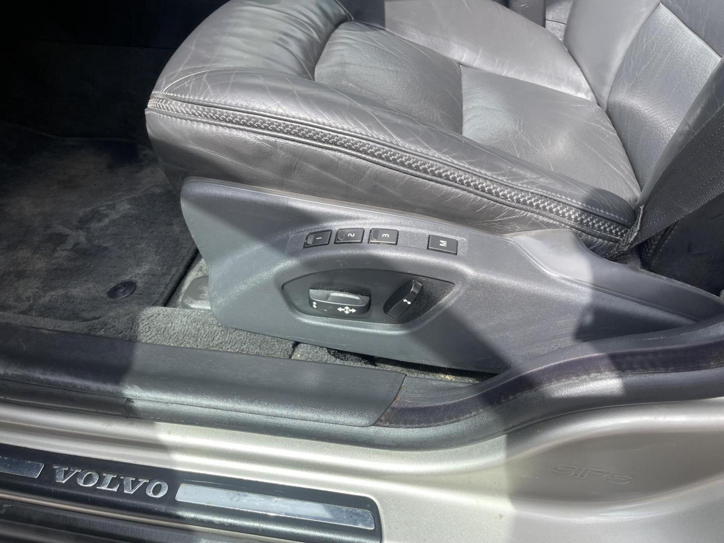 2008 Galaxy Silver Metallic /BLACK Volvo XC70 Cross Country (YV4BZ982181) with an 2.5L L5 DOHC 20V TURBO engine, 5-Speed Automatic transmission, located at 801 South State Street, Salt Lake City, UT, 84111, (801) 328-0098, 40.751953, -111.888206 - Clean title! Clean Carfax no accidents vehicle has been regularly serviced and maintained according to Carfax full service report is included on the Carfax report. Hard car to find for this age in this clean of condition. Features: 4WD/AWD, Leather Seats, Alloy Wheels, Memory Seat(s), Convenience - Photo#12