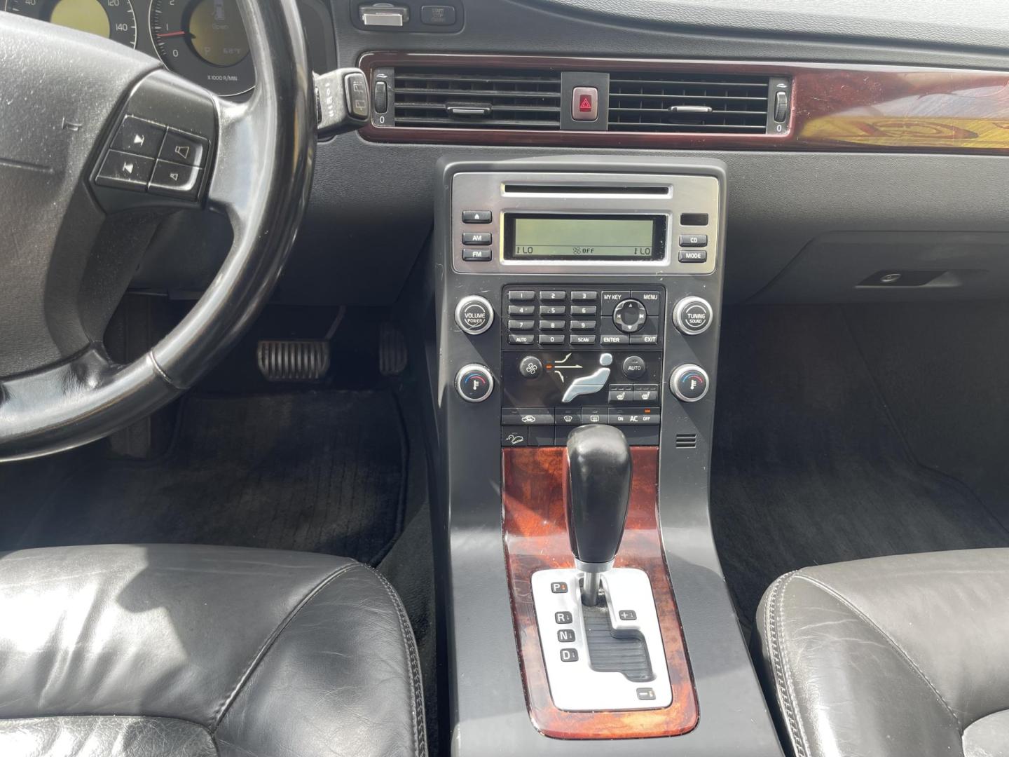 2008 Galaxy Silver Metallic /BLACK Volvo XC70 Cross Country (YV4BZ982181) with an 2.5L L5 DOHC 20V TURBO engine, 5-Speed Automatic transmission, located at 801 South State Street, Salt Lake City, UT, 84111, (801) 328-0098, 40.751953, -111.888206 - Clean title! Clean Carfax no accidents vehicle has been regularly serviced and maintained according to Carfax full service report is included on the Carfax report. Hard car to find for this age in this clean of condition. Features: 4WD/AWD, Leather Seats, Alloy Wheels, Memory Seat(s), Convenience - Photo#16