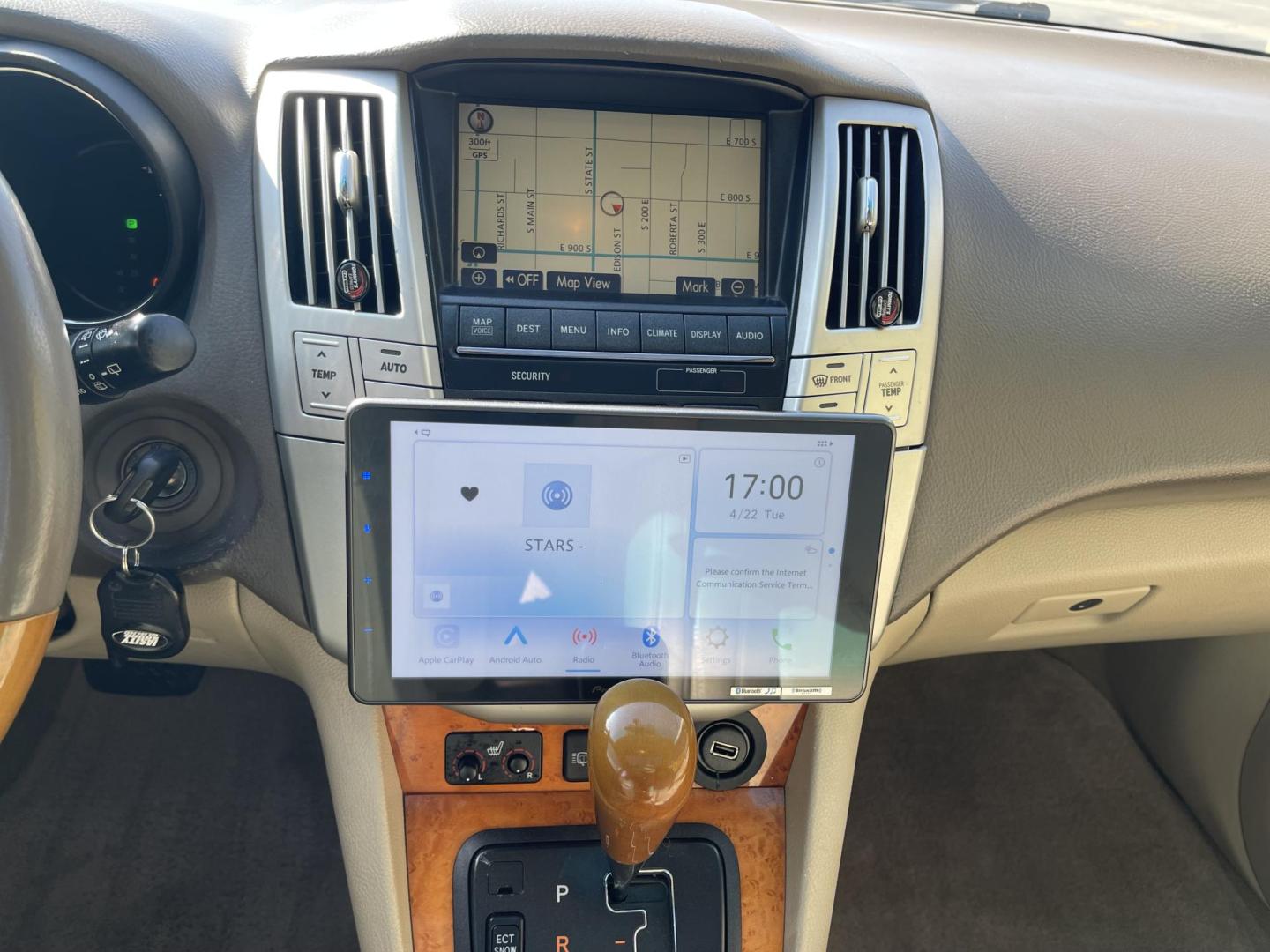 2008 True Blue Metallic /Tan Lexus RX 350 AWD (2T2HK31U38C) with an 3.5L V6 engine, 5-Speed Automatic Overdrive transmission, located at 801 South State Street, Salt Lake City, UT, 84111, (801) 328-0098, 40.751953, -111.888206 - Extra clean car! Hard find with low miles. Clean all year vehicle great for winter as well with all wheel drive! Has good tires Continental all season tires. Features: 4WD/AWD, Navigation, Blue-tooth stereo syetem, Aux audi input, Apple Car play/Android car play, Heated seats, Alloy Wheels, Leathe - Photo#17