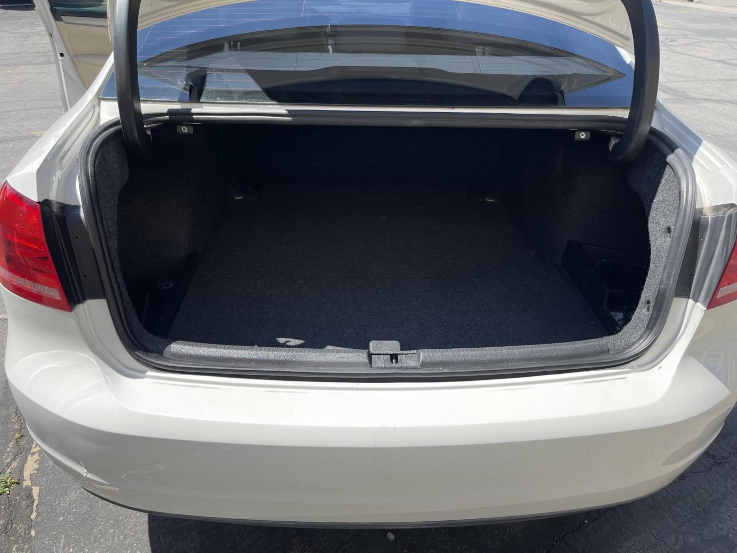 2015 Super White /Tan Volkswagen Passat TDI SE 6A w/ Sunroof (1VWBV7A31FC) with an 2.0L L4 DOHC 16V TURBO DIESEL engine, 6-Speed Automatic transmission, located at 801 South State Street, Salt Lake City, UT, 84111, (801) 328-0098, 40.751953, -111.888206 - Clean title! Hard to find Turbo Diesel engine great gas mileage! The EPA-estimated fuel economy is an excellent 34 mpg combined (30 city/42 highway). Clean car inside and out this vehicle is in immaculate condition this is a must see for any looking for a clean diesel Passat!!! Every car at First Cl - Photo#26