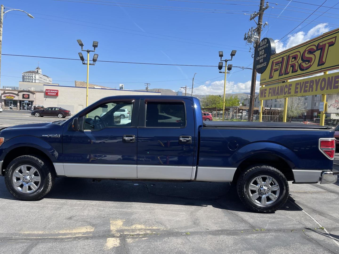 2011 Blue /Gray Ford F-150 FX4 SuperCrew 5.5-ft. Bed 4WD (1FTFW1EF0BF) with an 5.0L V8 engine, 4-Speed Automatic transmission, located at 801 South State Street, Salt Lake City, UT, 84111, (801) 328-0098, 40.751953, -111.888206 - Clean title! Hard find extra clean! Immaculate condition! 6 passenger truck lots of room inside! 4x4 tires are in great shape! Must see truck for anyone looking for a clean 4x4 truck!!! Features: 4x4, Cloth Seats, Alloy Wheels, Rear View Camera, Bed Cover, Satellite Radio Ready, Bed Liner,Tow Hitch - Photo#9