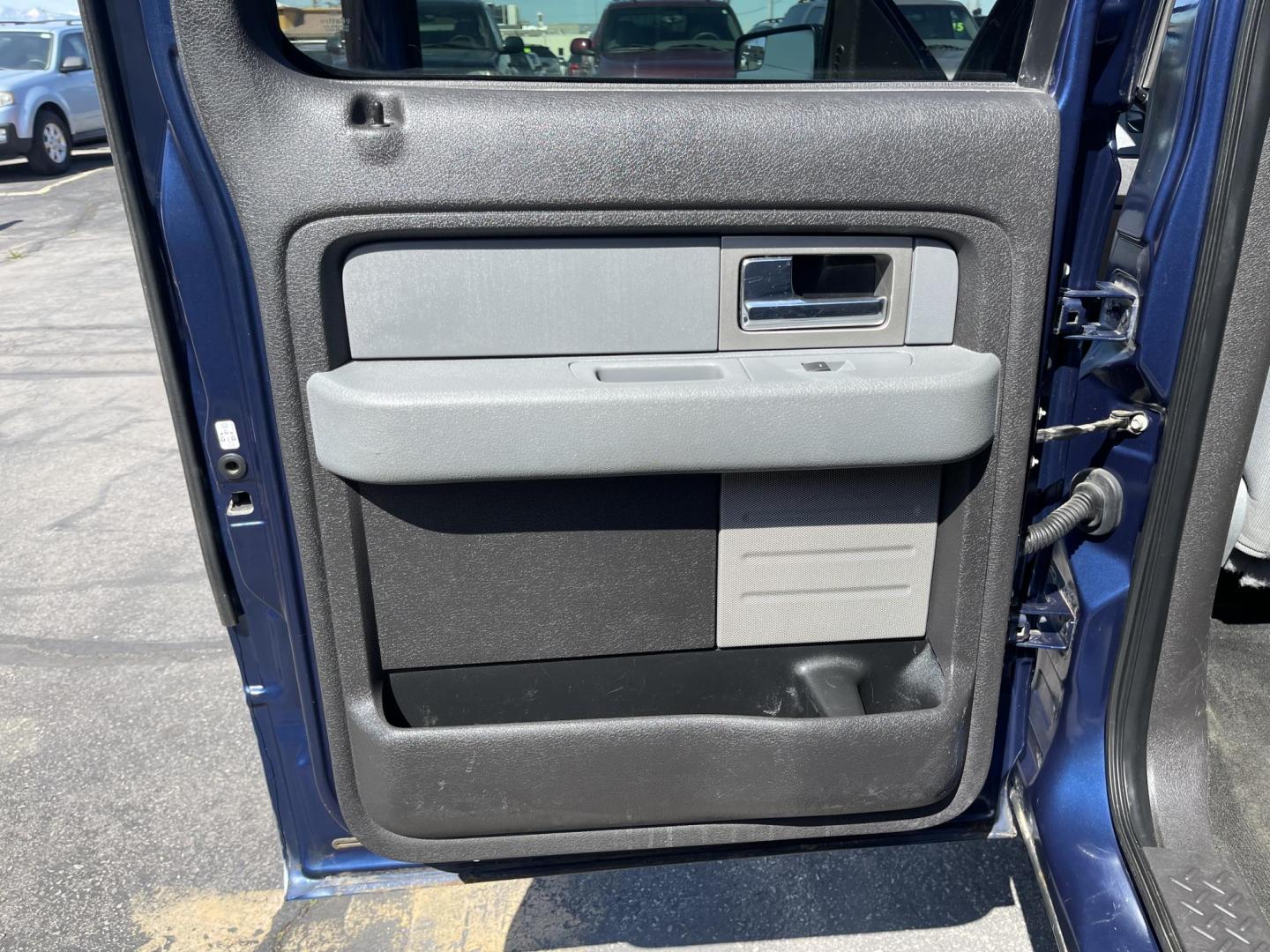 2011 Blue /Gray Ford F-150 FX4 SuperCrew 5.5-ft. Bed 4WD (1FTFW1EF0BF) with an 5.0L V8 engine, 4-Speed Automatic transmission, located at 801 South State Street, Salt Lake City, UT, 84111, (801) 328-0098, 40.751953, -111.888206 - Clean title! Hard find extra clean! Immaculate condition! 6 passenger truck lots of room inside! 4x4 tires are in great shape! Must see truck for anyone looking for a clean 4x4 truck!!! Features: 4x4, Cloth Seats, Alloy Wheels, Rear View Camera, Bed Cover, Satellite Radio Ready, Bed Liner,Tow Hitch - Photo#18