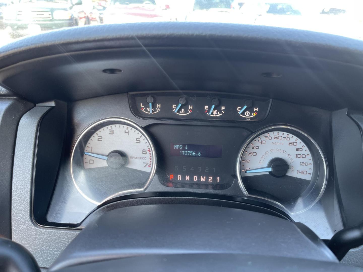 2011 Blue /Gray Ford F-150 FX4 SuperCrew 5.5-ft. Bed 4WD (1FTFW1EF0BF) with an 5.0L V8 engine, 4-Speed Automatic transmission, located at 801 South State Street, Salt Lake City, UT, 84111, (801) 328-0098, 40.751953, -111.888206 - Clean title! Hard find extra clean! Immaculate condition! 6 passenger truck lots of room inside! 4x4 tires are in great shape! Must see truck for anyone looking for a clean 4x4 truck!!! Features: 4x4, Cloth Seats, Alloy Wheels, Rear View Camera, Bed Cover, Satellite Radio Ready, Bed Liner,Tow Hitch - Photo#25