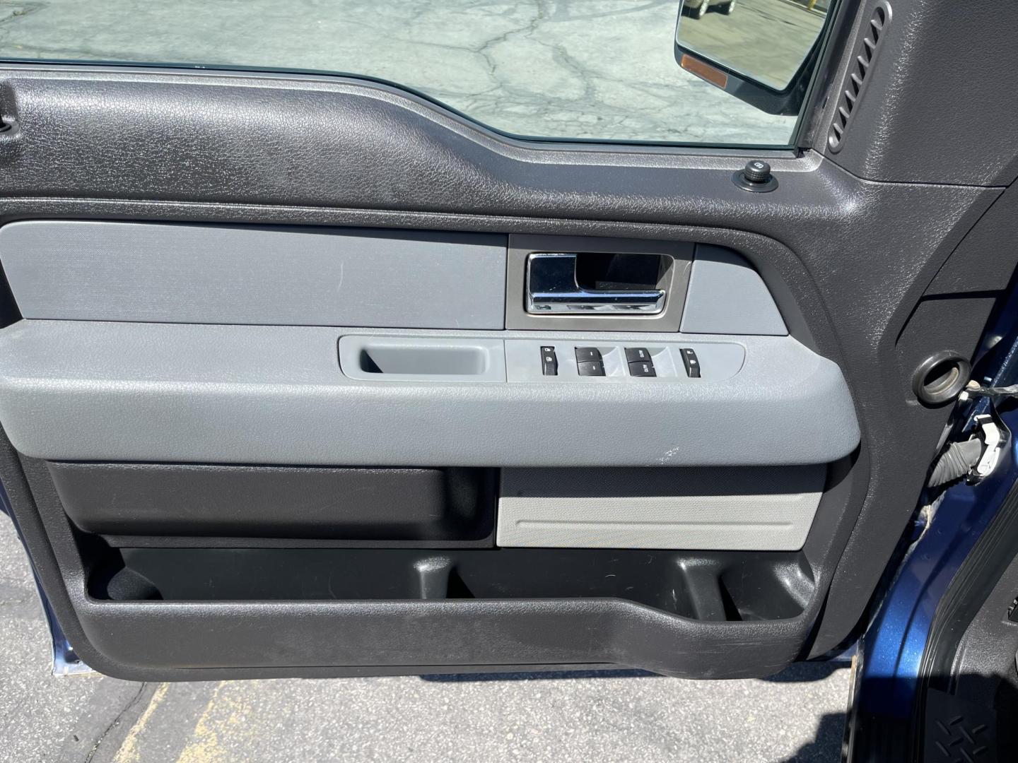 2011 Blue /Gray Ford F-150 FX4 SuperCrew 5.5-ft. Bed 4WD (1FTFW1EF0BF) with an 5.0L V8 engine, 4-Speed Automatic transmission, located at 801 South State Street, Salt Lake City, UT, 84111, (801) 328-0098, 40.751953, -111.888206 - Clean title! Hard find extra clean! Immaculate condition! 6 passenger truck lots of room inside! 4x4 tires are in great shape! Must see truck for anyone looking for a clean 4x4 truck!!! Features: 4x4, Cloth Seats, Alloy Wheels, Rear View Camera, Bed Cover, Satellite Radio Ready, Bed Liner,Tow Hitch - Photo#27