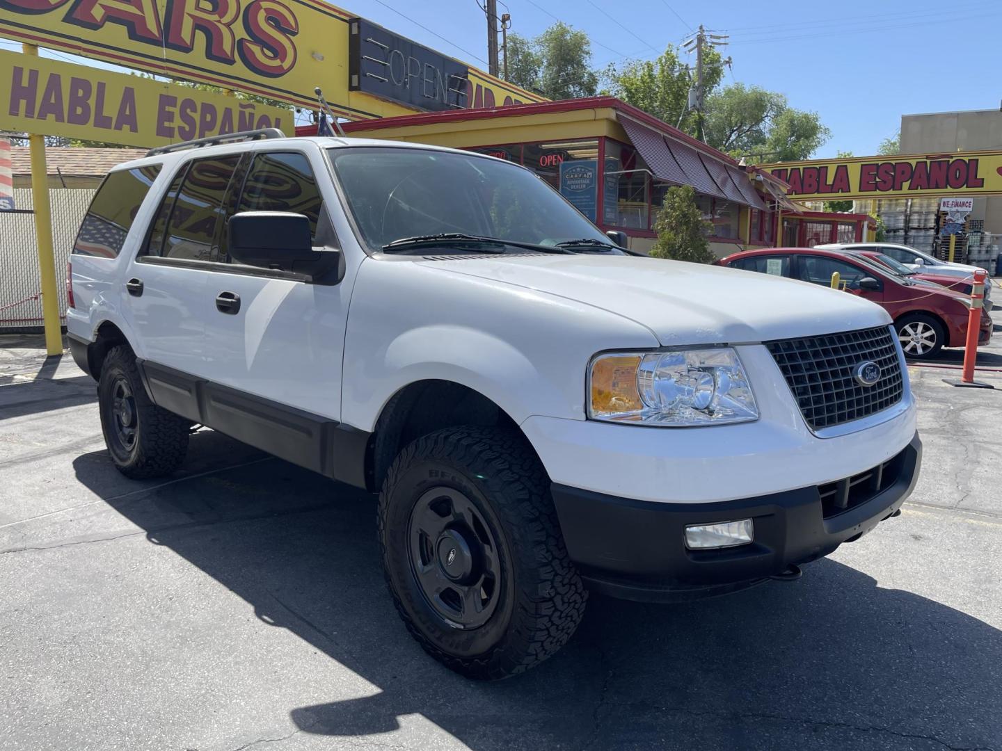 2006 Super White /Gray Ford Expedition XLT 4WD (1FMPU16576L) with an 5.4L V8 SOHC 16V engine, 4-Speed Automatic transmission, located at 801 South State Street, Salt Lake City, UT, 84111, (801) 328-0098, 40.751953, -111.888206 - Clean title on Carfax! Good affordable 4x4 SUV great all year around vehicle! Good family vehicle with 3rd row seating 8 passenger SUV! Features: 4WD/AWD, Quad Seats, Alloy Wheels, Running Boards, Cloth Seats, Third Row Seat, Fold-Away Third Row, Tow Hitch, ABS Brakes, Automatic Transmission, Crui - Photo#4