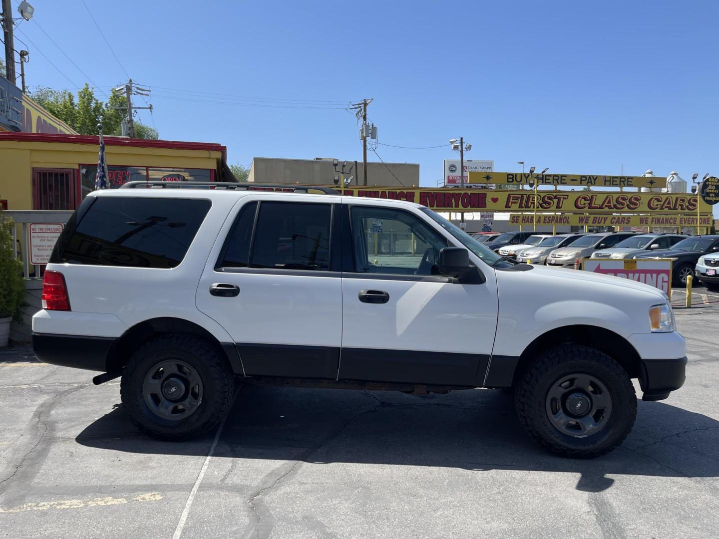 2006 Super White /Gray Ford Expedition XLT 4WD (1FMPU16576L) with an 5.4L V8 SOHC 16V engine, 4-Speed Automatic transmission, located at 801 South State Street, Salt Lake City, UT, 84111, (801) 328-0098, 40.751953, -111.888206 - Clean title on Carfax! Good affordable 4x4 SUV great all year around vehicle! Good family vehicle with 3rd row seating 8 passenger SUV! Features: 4WD/AWD, Quad Seats, Alloy Wheels, Running Boards, Cloth Seats, Third Row Seat, Fold-Away Third Row, Tow Hitch, ABS Brakes, Automatic Transmission, Crui - Photo#5