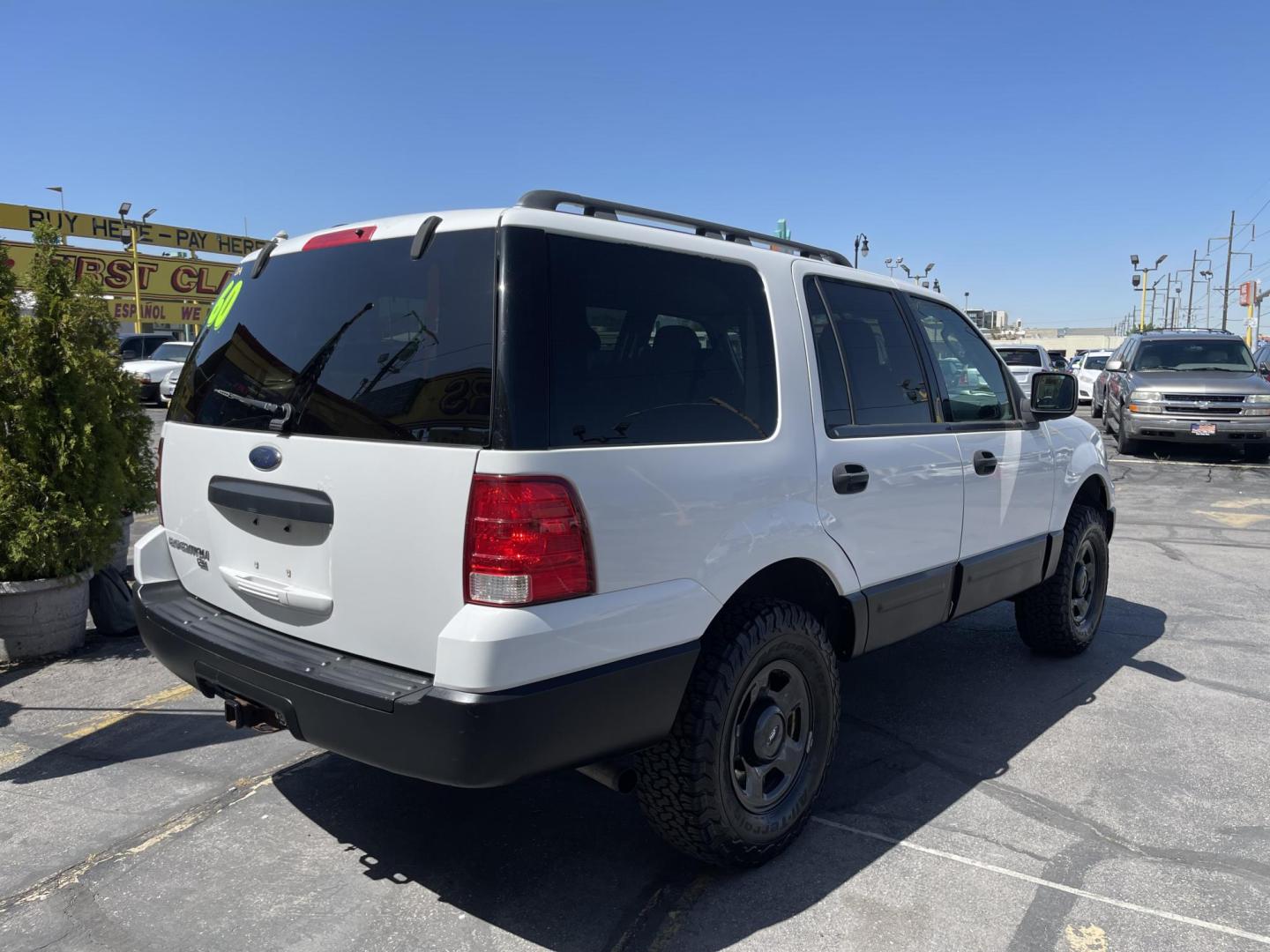 2006 Super White /Gray Ford Expedition XLT 4WD (1FMPU16576L) with an 5.4L V8 SOHC 16V engine, 4-Speed Automatic transmission, located at 801 South State Street, Salt Lake City, UT, 84111, (801) 328-0098, 40.751953, -111.888206 - Clean title on Carfax! Good affordable 4x4 SUV great all year around vehicle! Good family vehicle with 3rd row seating 8 passenger SUV! Features: 4WD/AWD, Quad Seats, Alloy Wheels, Running Boards, Cloth Seats, Third Row Seat, Fold-Away Third Row, Tow Hitch, ABS Brakes, Automatic Transmission, Crui - Photo#6