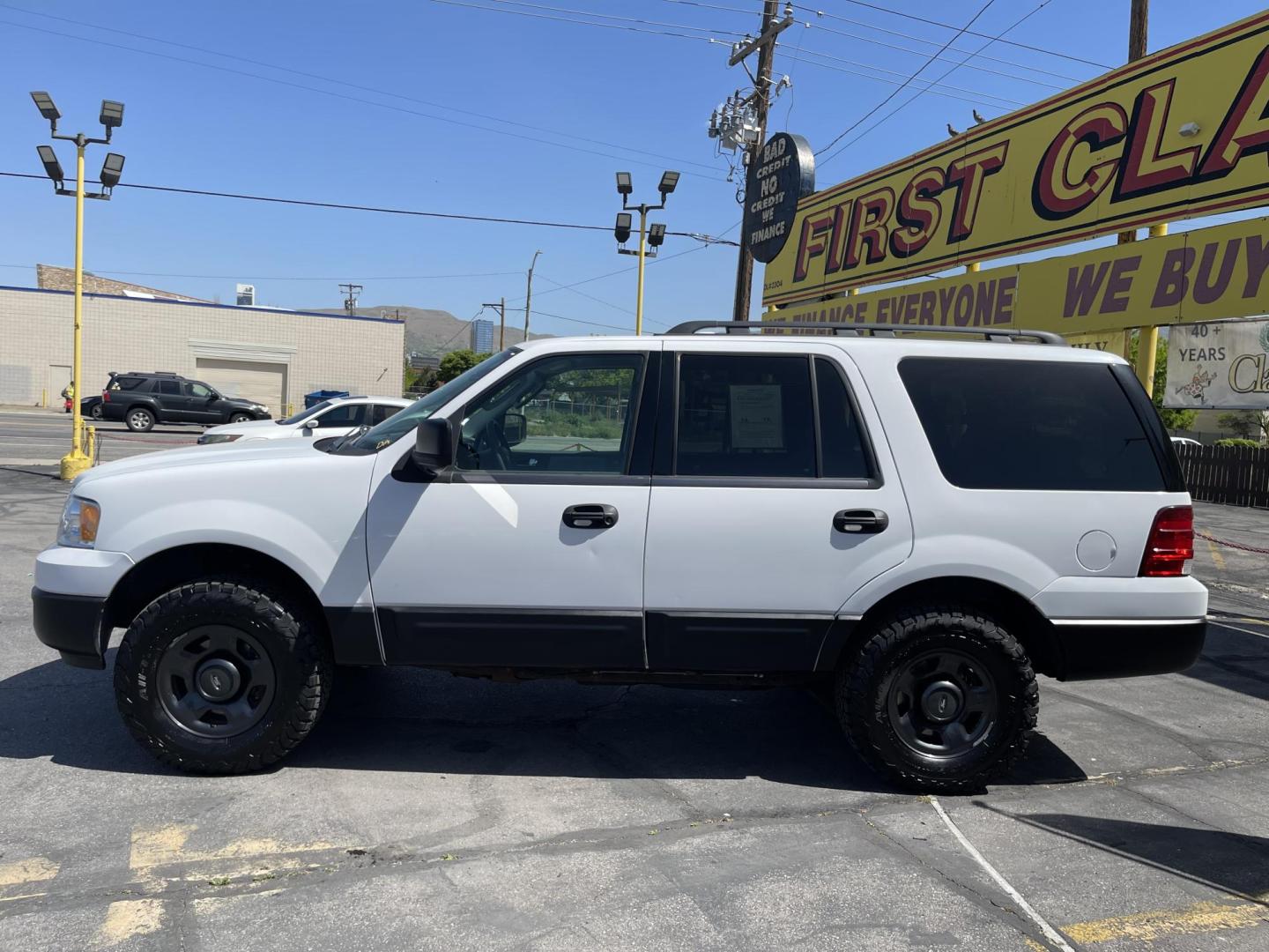2006 Super White /Gray Ford Expedition XLT 4WD (1FMPU16576L) with an 5.4L V8 SOHC 16V engine, 4-Speed Automatic transmission, located at 801 South State Street, Salt Lake City, UT, 84111, (801) 328-0098, 40.751953, -111.888206 - Clean title on Carfax! Good affordable 4x4 SUV great all year around vehicle! Good family vehicle with 3rd row seating 8 passenger SUV! Features: 4WD/AWD, Quad Seats, Alloy Wheels, Running Boards, Cloth Seats, Third Row Seat, Fold-Away Third Row, Tow Hitch, ABS Brakes, Automatic Transmission, Crui - Photo#9