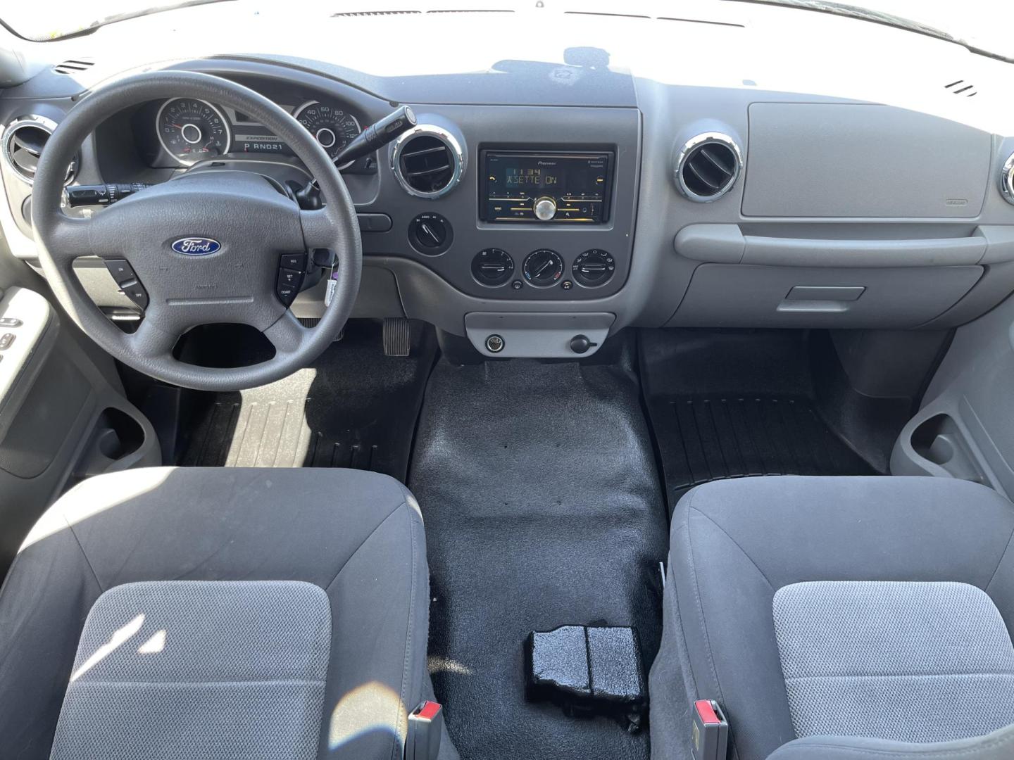 2006 Super White /Gray Ford Expedition XLT 4WD (1FMPU16576L) with an 5.4L V8 SOHC 16V engine, 4-Speed Automatic transmission, located at 801 South State Street, Salt Lake City, UT, 84111, (801) 328-0098, 40.751953, -111.888206 - Clean title on Carfax! Good affordable 4x4 SUV great all year around vehicle! Good family vehicle with 3rd row seating 8 passenger SUV! Features: 4WD/AWD, Quad Seats, Alloy Wheels, Running Boards, Cloth Seats, Third Row Seat, Fold-Away Third Row, Tow Hitch, ABS Brakes, Automatic Transmission, Crui - Photo#15