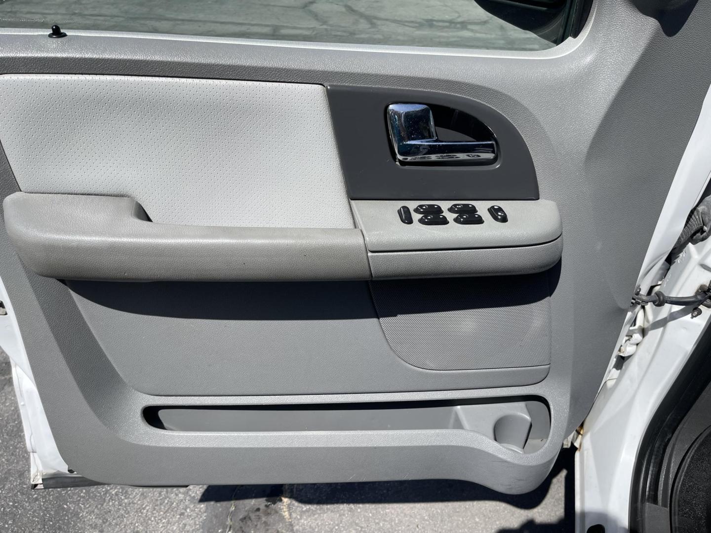 2006 Super White /Gray Ford Expedition XLT 4WD (1FMPU16576L) with an 5.4L V8 SOHC 16V engine, 4-Speed Automatic transmission, located at 801 South State Street, Salt Lake City, UT, 84111, (801) 328-0098, 40.751953, -111.888206 - Clean title on Carfax! Good affordable 4x4 SUV great all year around vehicle! Good family vehicle with 3rd row seating 8 passenger SUV! Features: 4WD/AWD, Quad Seats, Alloy Wheels, Running Boards, Cloth Seats, Third Row Seat, Fold-Away Third Row, Tow Hitch, ABS Brakes, Automatic Transmission, Crui - Photo#23