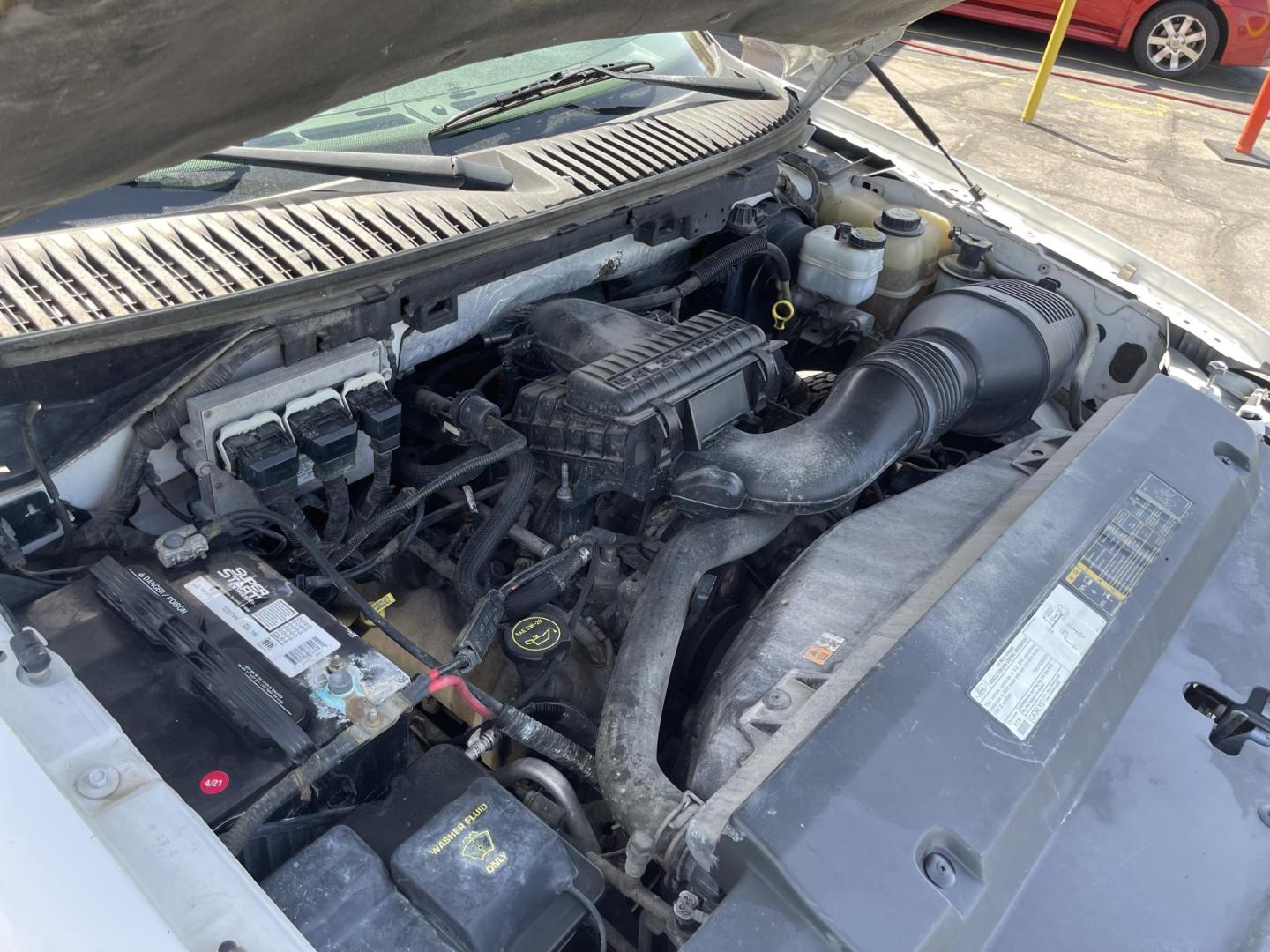 2006 Super White /Gray Ford Expedition XLT 4WD (1FMPU16576L) with an 5.4L V8 SOHC 16V engine, 4-Speed Automatic transmission, located at 801 South State Street, Salt Lake City, UT, 84111, (801) 328-0098, 40.751953, -111.888206 - Clean title on Carfax! Good affordable 4x4 SUV great all year around vehicle! Good family vehicle with 3rd row seating 8 passenger SUV! Features: 4WD/AWD, Quad Seats, Alloy Wheels, Running Boards, Cloth Seats, Third Row Seat, Fold-Away Third Row, Tow Hitch, ABS Brakes, Automatic Transmission, Crui - Photo#25