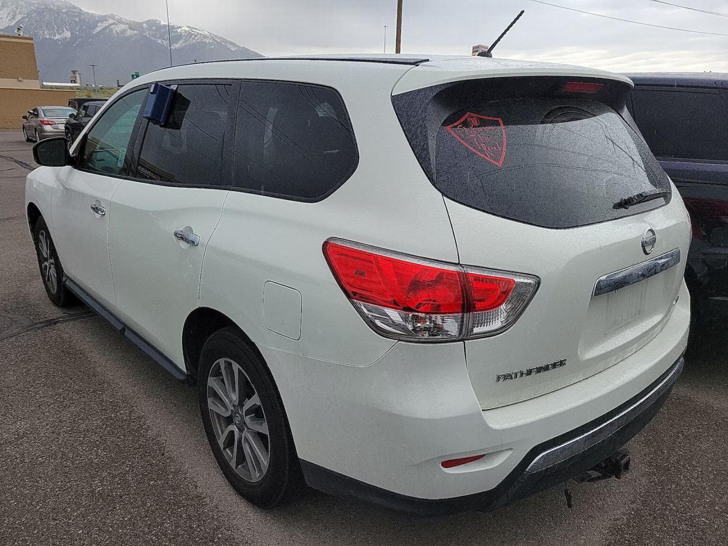 2013 Super White /Black Nissan Pathfinder LE 4WD (5N1AR2MM9DC) with an 3.5L V6 DOHC 24V engine, Continuously Variable Transmission transmission, located at 801 South State Street, Salt Lake City, UT, 84111, (801) 328-0098, 40.751953, -111.888206 - Clean title only 2 owners on Carfax! Spacious 3rd row seating! Perfect family vehicle! Carfax shows regular service history! Vehicle has been maintained and kept in good condition by previous owners! Features: Alloy Wheels, Rear Air Conditioning, Cloth Seats, Third Row Seat, Fold-Away Third Row, To - Photo#3