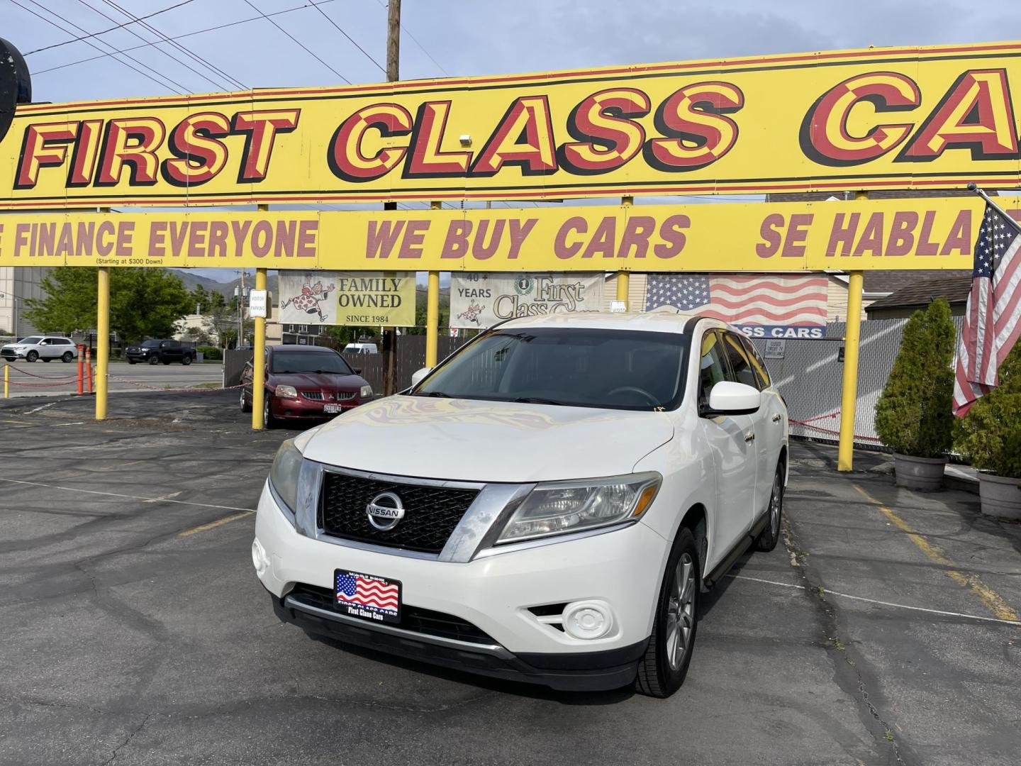 2013 Super White /Black Nissan Pathfinder LE 4WD (5N1AR2MM9DC) with an 3.5L V6 DOHC 24V engine, Continuously Variable Transmission transmission, located at 801 South State Street, Salt Lake City, UT, 84111, (801) 328-0098, 40.751953, -111.888206 - Clean title only 2 owners on Carfax! Spacious 3rd row seating! Perfect family vehicle! Carfax shows regular service history! Vehicle has been maintained and kept in good condition by previous owners! Perfect all year vehicle with 4 wheel drive! Features: 4x4, Alloy Wheels, Rear Air Conditioning, C - Photo#1