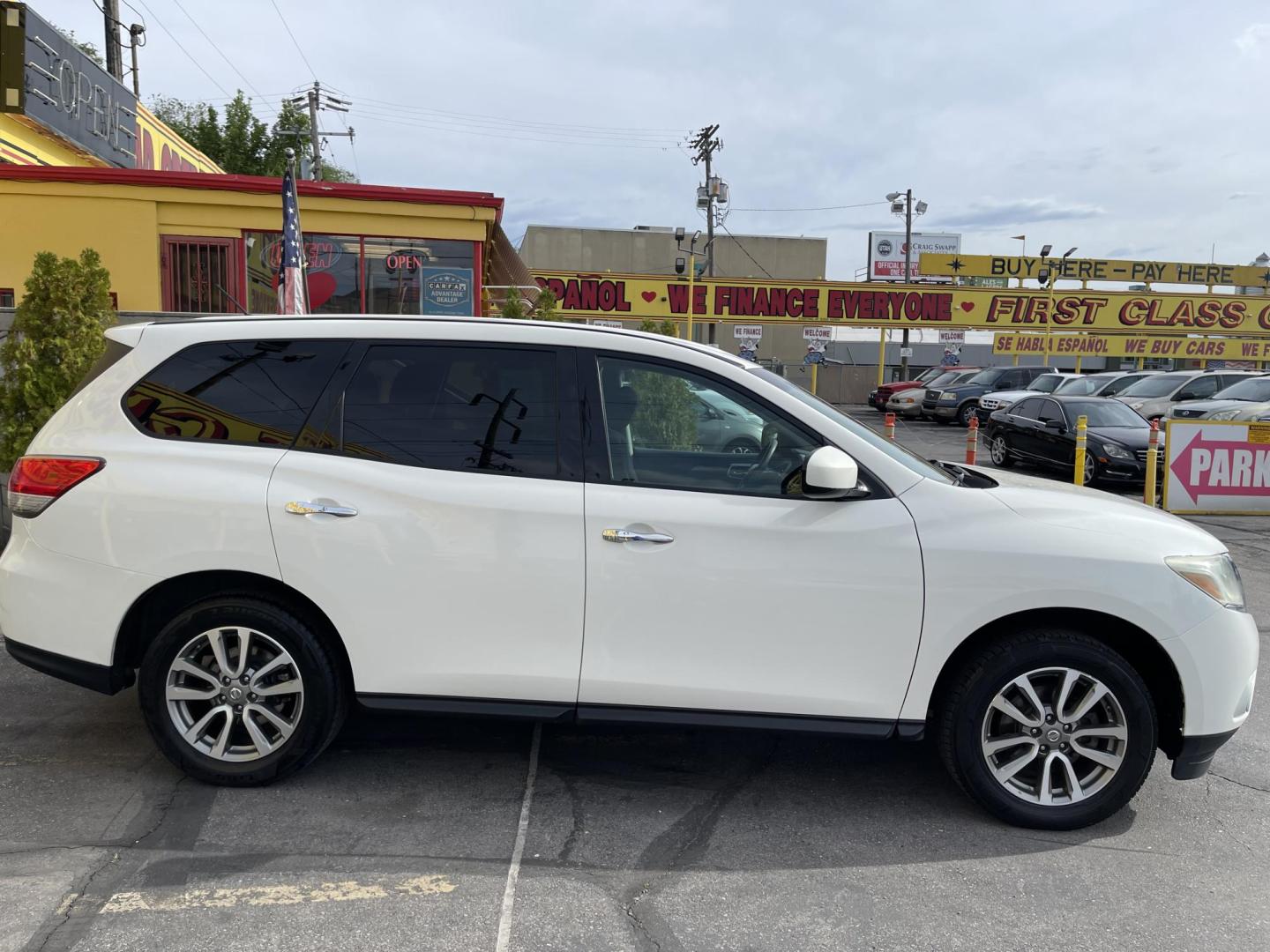 2013 Super White /Black Nissan Pathfinder LE 4WD (5N1AR2MM9DC) with an 3.5L V6 DOHC 24V engine, Continuously Variable Transmission transmission, located at 801 South State Street, Salt Lake City, UT, 84111, (801) 328-0098, 40.751953, -111.888206 - Clean title only 2 owners on Carfax! Spacious 3rd row seating! Perfect family vehicle! Carfax shows regular service history! Vehicle has been maintained and kept in good condition by previous owners! Perfect all year vehicle with 4 wheel drive! Features: 4x4, Alloy Wheels, Rear Air Conditioning, C - Photo#5