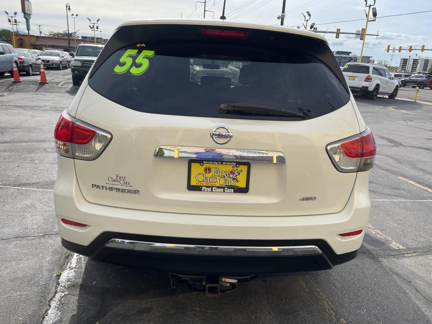 2013 Super White /Black Nissan Pathfinder LE 4WD (5N1AR2MM9DC) with an 3.5L V6 DOHC 24V engine, Continuously Variable Transmission transmission, located at 801 South State Street, Salt Lake City, UT, 84111, (801) 328-0098, 40.751953, -111.888206 - Clean title only 2 owners on Carfax! Spacious 3rd row seating! Perfect family vehicle! Carfax shows regular service history! Vehicle has been maintained and kept in good condition by previous owners! Perfect all year vehicle with 4 wheel drive! Features: 4x4, Alloy Wheels, Rear Air Conditioning, C - Photo#7