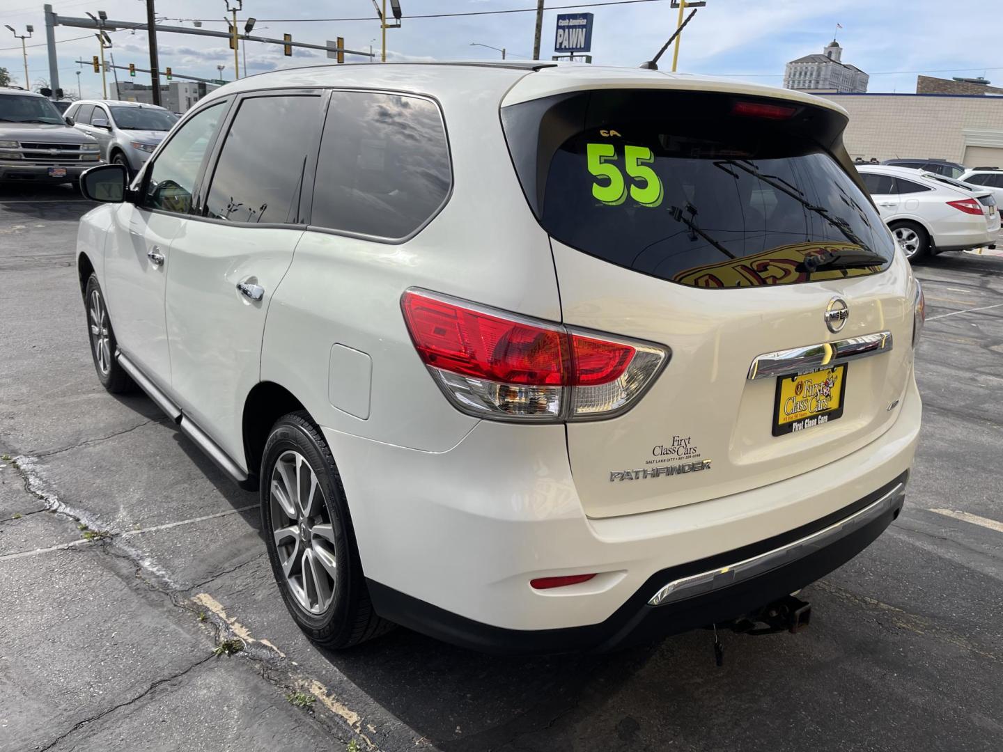 2013 Super White /Black Nissan Pathfinder LE 4WD (5N1AR2MM9DC) with an 3.5L V6 DOHC 24V engine, Continuously Variable Transmission transmission, located at 801 South State Street, Salt Lake City, UT, 84111, (801) 328-0098, 40.751953, -111.888206 - Clean title only 2 owners on Carfax! Spacious 3rd row seating! Perfect family vehicle! Carfax shows regular service history! Vehicle has been maintained and kept in good condition by previous owners! Perfect all year vehicle with 4 wheel drive! Features: 4x4, Alloy Wheels, Rear Air Conditioning, C - Photo#8