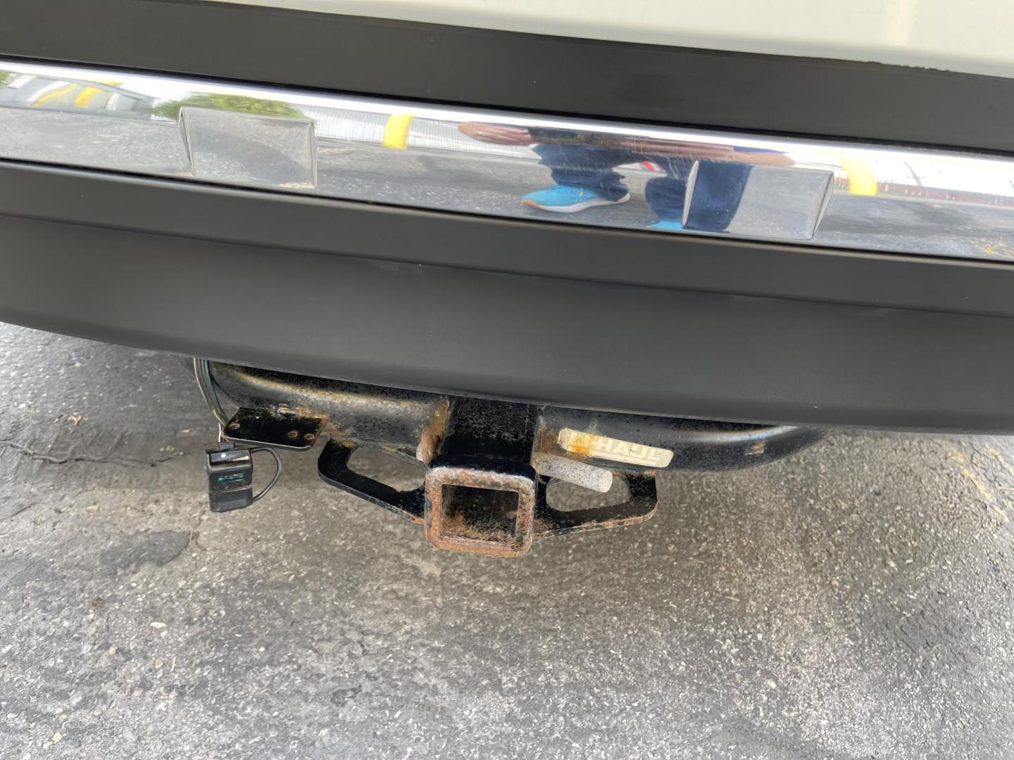 2013 Super White /Black Nissan Pathfinder LE 4WD (5N1AR2MM9DC) with an 3.5L V6 DOHC 24V engine, Continuously Variable Transmission transmission, located at 801 South State Street, Salt Lake City, UT, 84111, (801) 328-0098, 40.751953, -111.888206 - Clean title only 2 owners on Carfax! Spacious 3rd row seating! Perfect family vehicle! Carfax shows regular service history! Vehicle has been maintained and kept in good condition by previous owners! Perfect all year vehicle with 4 wheel drive! Features: 4x4, Alloy Wheels, Rear Air Conditioning, C - Photo#12