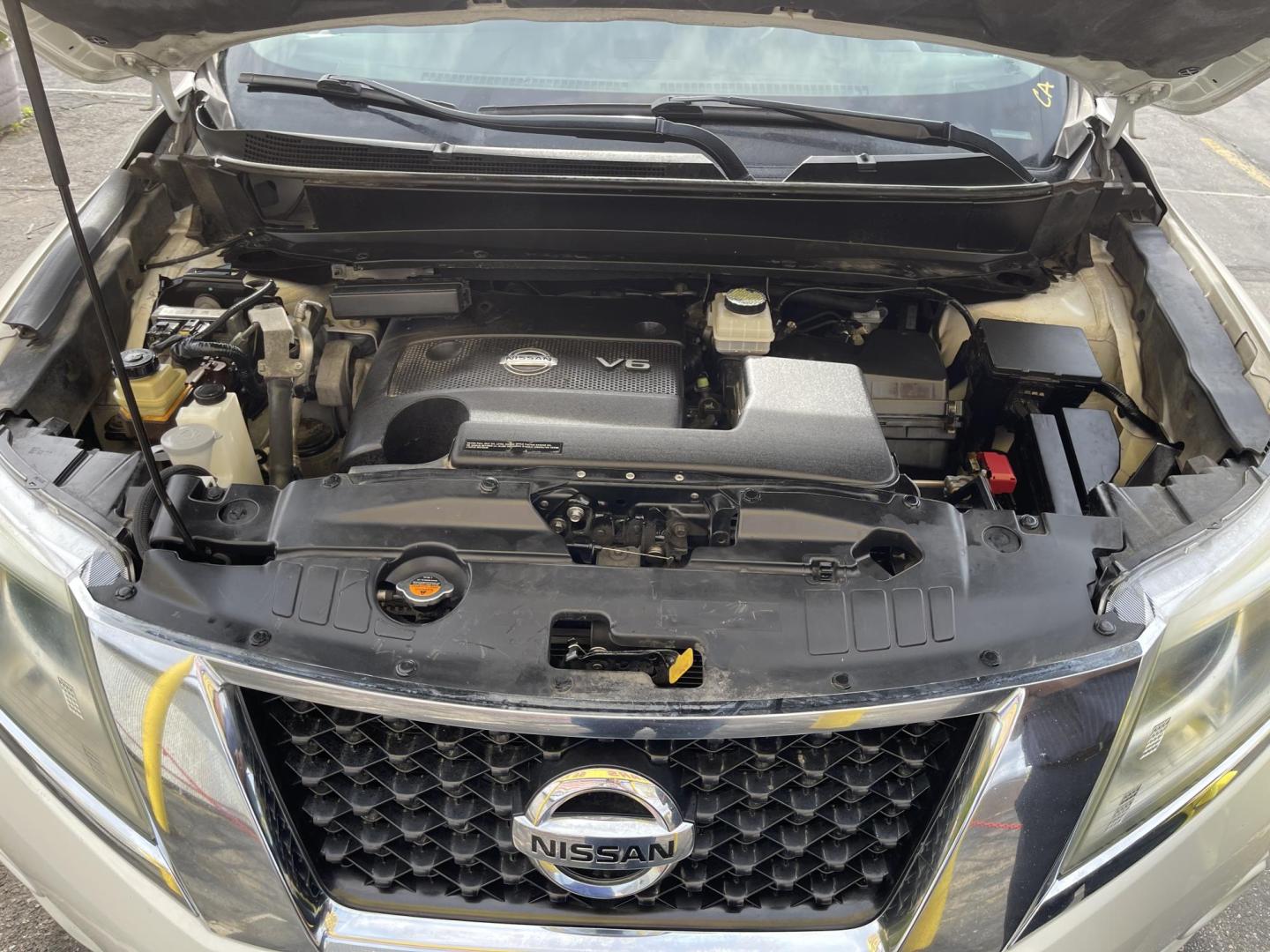2013 Super White /Black Nissan Pathfinder LE 4WD (5N1AR2MM9DC) with an 3.5L V6 DOHC 24V engine, Continuously Variable Transmission transmission, located at 801 South State Street, Salt Lake City, UT, 84111, (801) 328-0098, 40.751953, -111.888206 - Clean title only 2 owners on Carfax! Spacious 3rd row seating! Perfect family vehicle! Carfax shows regular service history! Vehicle has been maintained and kept in good condition by previous owners! Perfect all year vehicle with 4 wheel drive! Features: 4x4, Alloy Wheels, Rear Air Conditioning, C - Photo#28
