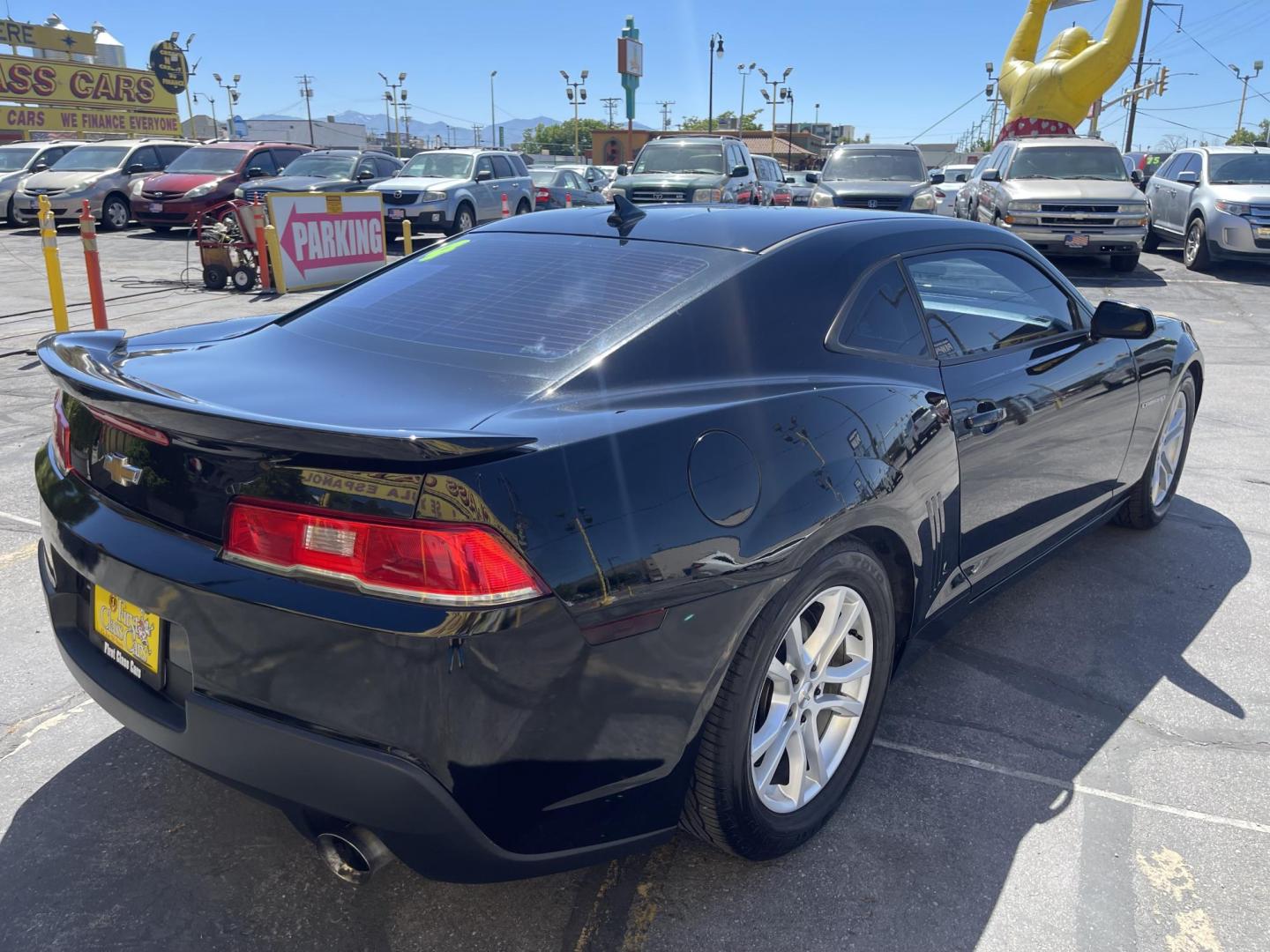 2015 Black /BLACK Chevrolet Camaro 2LS Coupe (2G1FB1E36F9) with an 3.6L V6 DOHC 24V FFV engine, 6-Speed Automatic transmission, located at 801 South State Street, Salt Lake City, UT, 84111, (801) 328-0098, 40.751953, -111.888206 - Clean title! Must see for anyone looking for a nice clean Camaro in good condition inside and out! Black interior and exterior black as well real nice look to it! Approved for up to a 5 year warranty through our warranty company. In house financing available for anyone with bad or no credit situatio - Photo#6