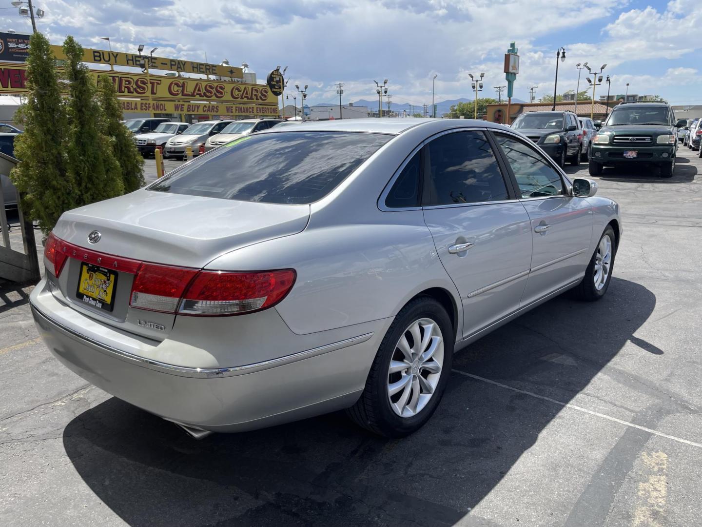 2007 Silver Sky Metallic /Gray Hyundai Azera Limited (KMHFC46FX7A) with an 3.8L V6 DOHC 24V engine, 5-Speed Automatic Overdrive transmission, located at 801 South State Street, Salt Lake City, UT, 84111, (801) 328-0098, 40.751953, -111.888206 - Clean title!!! Wow low miles only 97,932 miles that is extremely low and hard to find in this price range for a 2007 year car. This vehicle is in great shape inside and out and has been taken car of and cared for. The gentlemen that owned this before the most previous owner was an older gentlemen th - Photo#7