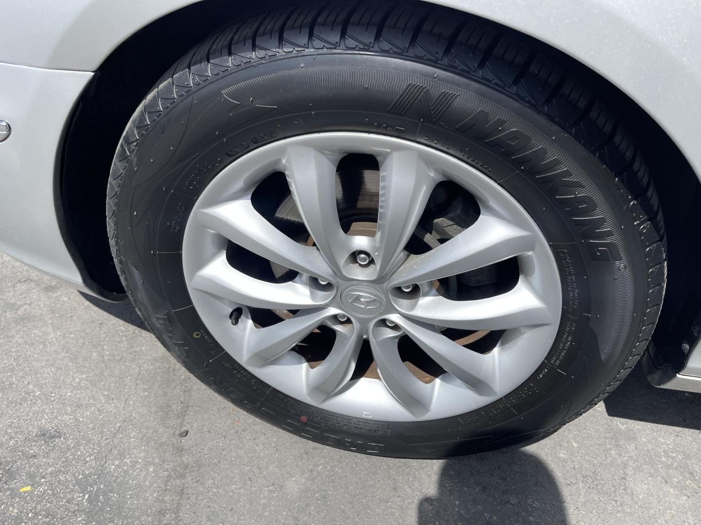 2007 Silver Sky Metallic /Gray Hyundai Azera Limited (KMHFC46FX7A) with an 3.8L V6 DOHC 24V engine, 5-Speed Automatic Overdrive transmission, located at 801 South State Street, Salt Lake City, UT, 84111, (801) 328-0098, 40.751953, -111.888206 - Clean title!!! Wow low miles only 97,932 miles that is extremely low and hard to find in this price range for a 2007 year car. This vehicle is in great shape inside and out and has been taken car of and cared for. The gentlemen that owned this before the most previous owner was an older gentlemen th - Photo#12