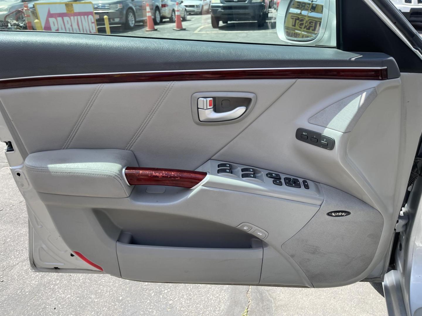 2007 Silver Sky Metallic /Gray Hyundai Azera Limited (KMHFC46FX7A) with an 3.8L V6 DOHC 24V engine, 5-Speed Automatic Overdrive transmission, located at 801 South State Street, Salt Lake City, UT, 84111, (801) 328-0098, 40.751953, -111.888206 - Clean title!!! Wow low miles only 97,932 miles that is extremely low and hard to find in this price range for a 2007 year car. This vehicle is in great shape inside and out and has been taken car of and cared for. The gentlemen that owned this before the most previous owner was an older gentlemen th - Photo#25