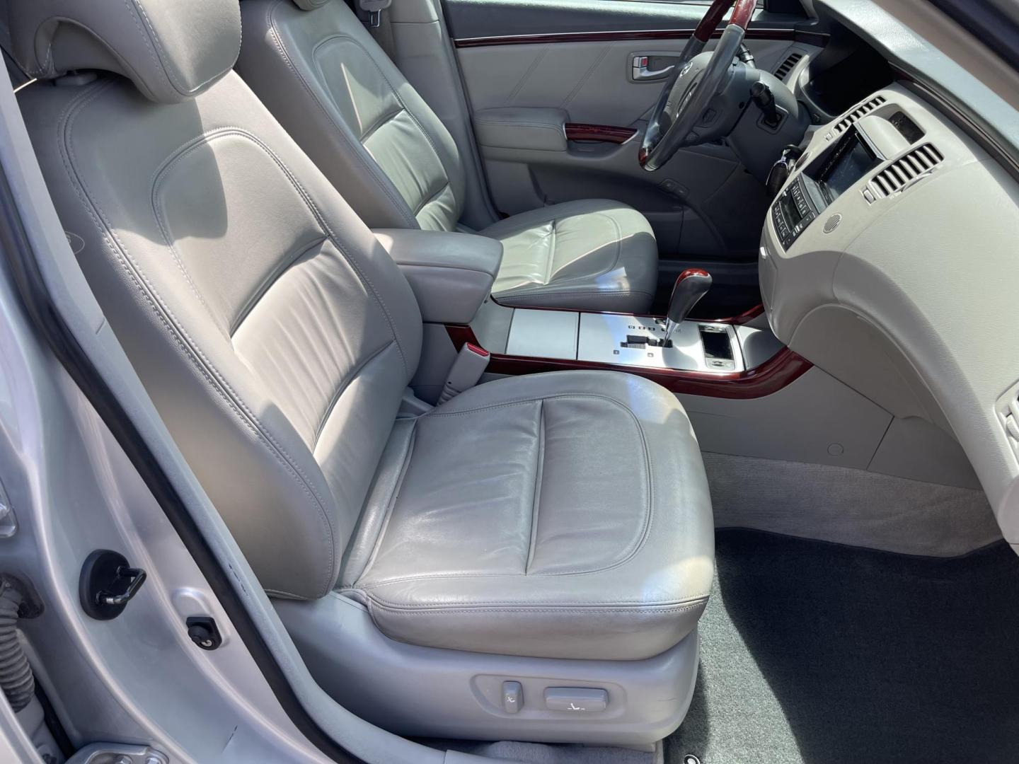 2007 Silver Sky Metallic /Gray Hyundai Azera Limited (KMHFC46FX7A) with an 3.8L V6 DOHC 24V engine, 5-Speed Automatic Overdrive transmission, located at 801 South State Street, Salt Lake City, UT, 84111, (801) 328-0098, 40.751953, -111.888206 - Clean title!!! Wow low miles only 97,932 miles that is extremely low and hard to find in this price range for a 2007 year car. This vehicle is in great shape inside and out and has been taken car of and cared for. The gentlemen that owned this before the most previous owner was an older gentlemen th - Photo#32