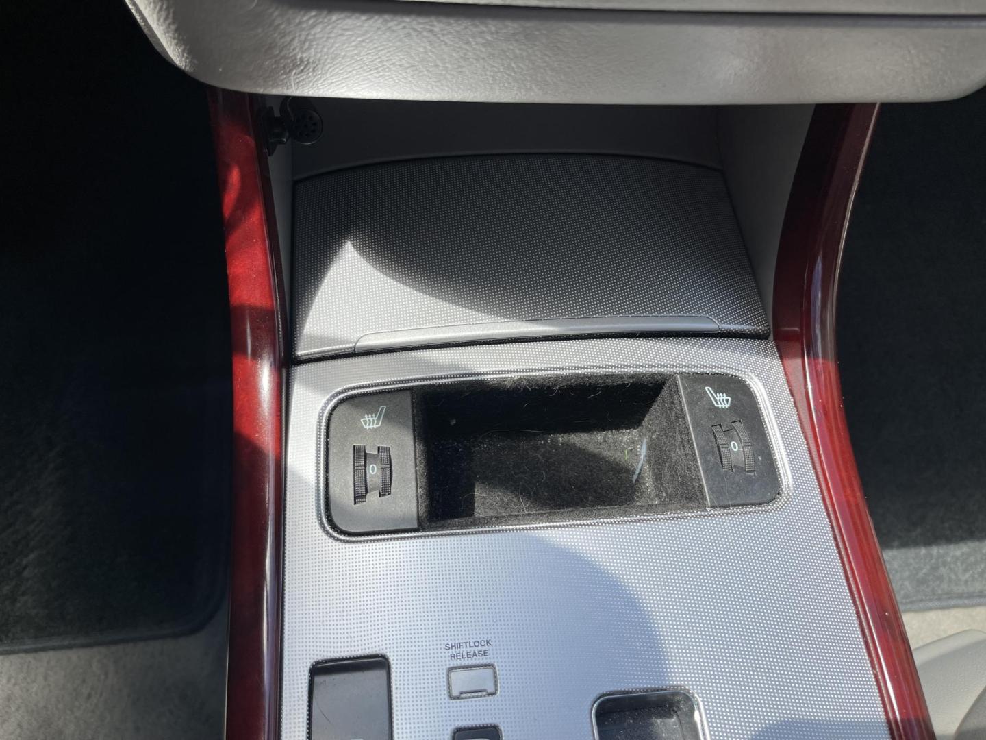 2007 Silver Sky Metallic /Gray Hyundai Azera Limited (KMHFC46FX7A) with an 3.8L V6 DOHC 24V engine, 5-Speed Automatic Overdrive transmission, located at 801 South State Street, Salt Lake City, UT, 84111, (801) 328-0098, 40.751953, -111.888206 - Clean title!!! Wow low miles only 97,932 miles that is extremely low and hard to find in this price range for a 2007 year car. This vehicle is in great shape inside and out and has been taken car of and cared for. The gentlemen that owned this before the most previous owner was an older gentlemen th - Photo#21